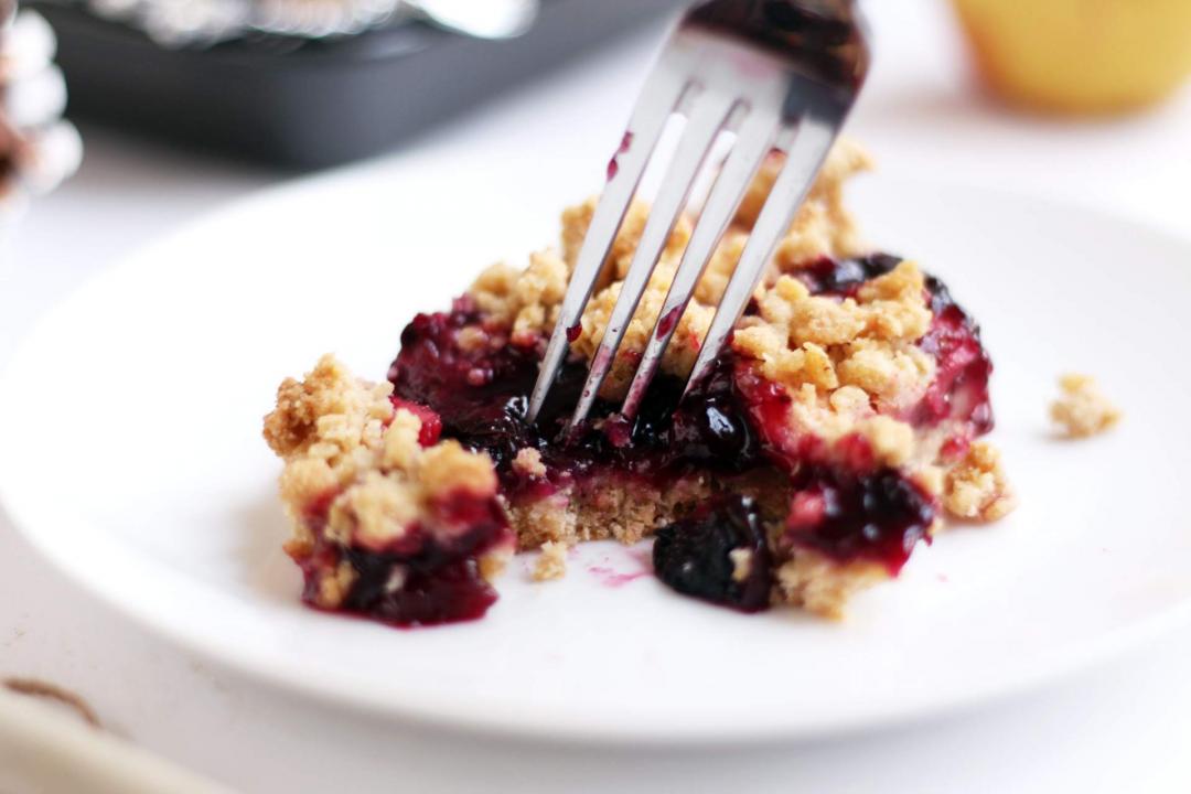 easy-apple-blackberry-blueberry-crumble-recipe-christmas-winter-baking-1