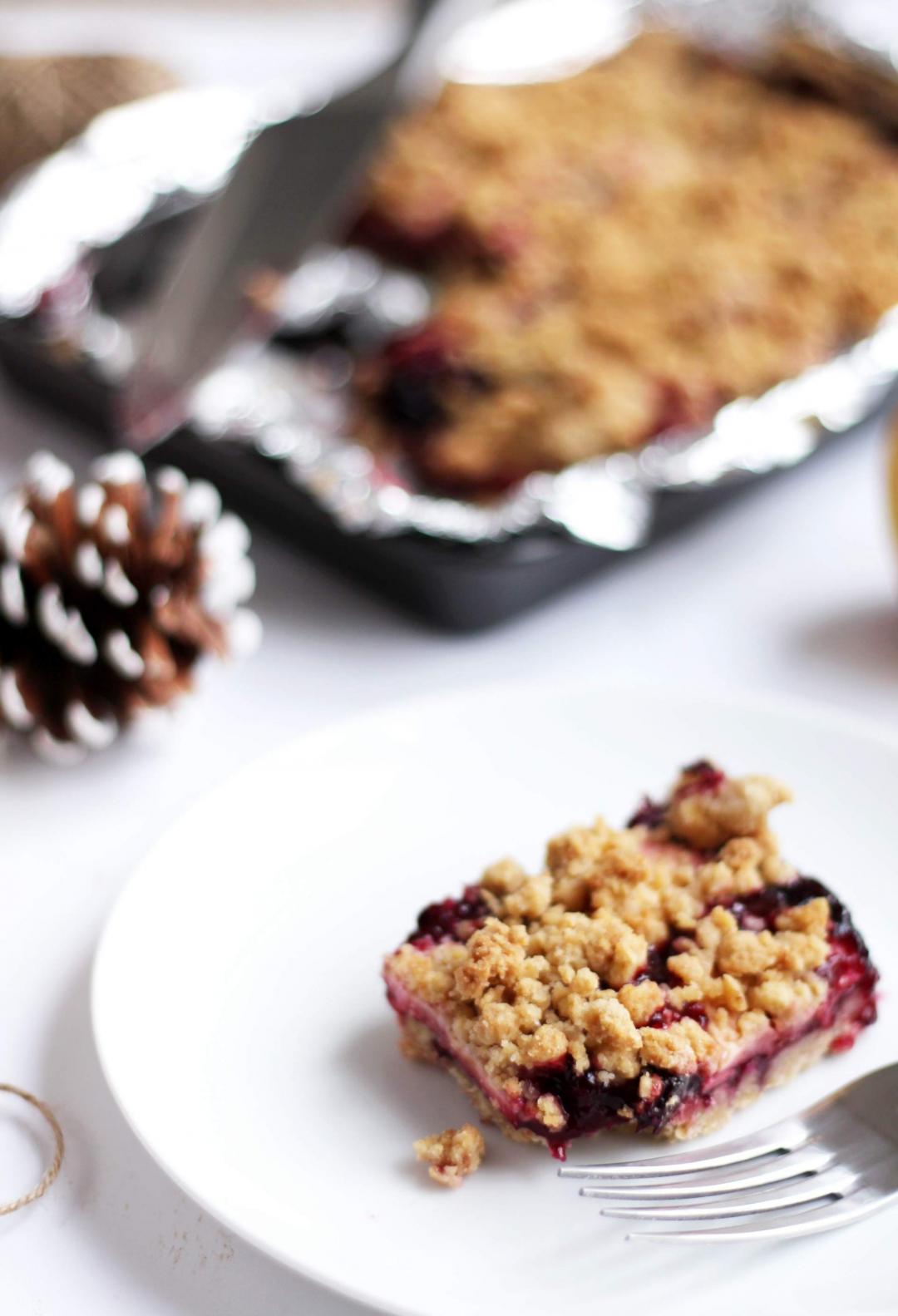 easy-apple-blackberry-blueberry-crumble-recipe-christmas-winter-baking-4