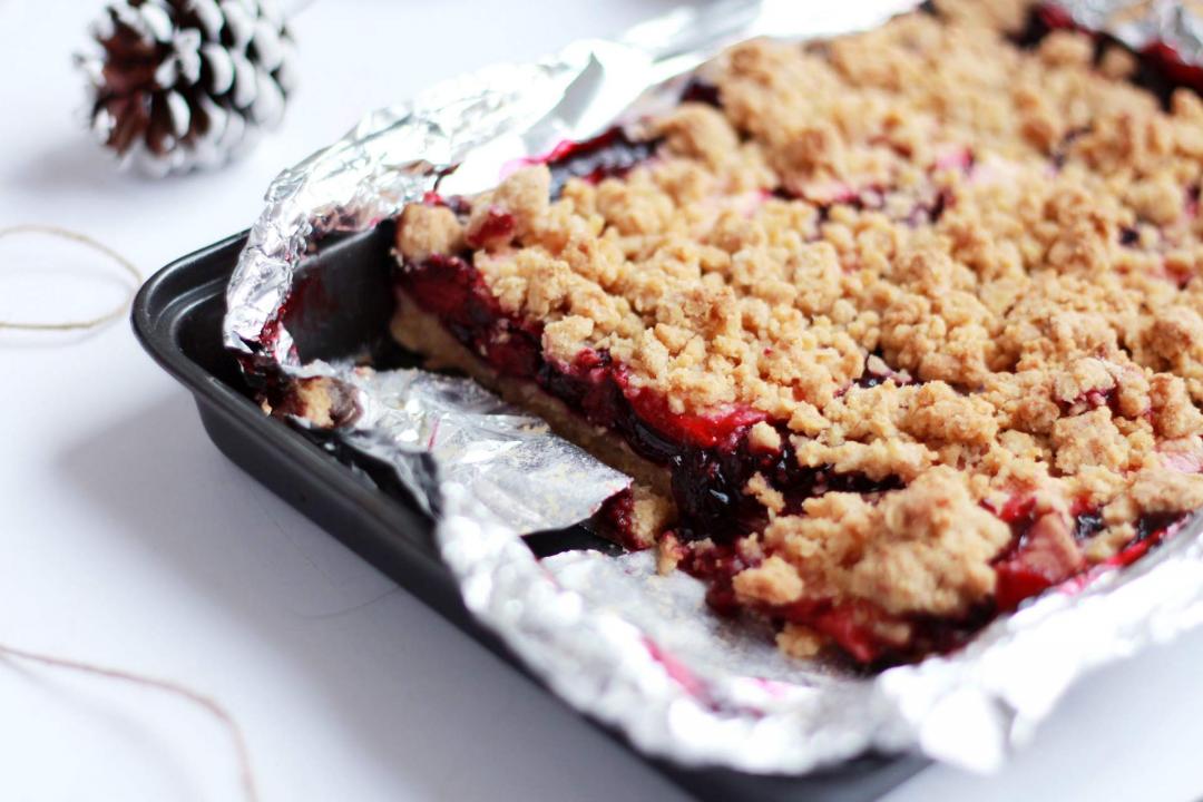 easy-apple-blackberry-blueberry-crumble-recipe-christmas-winter-baking-7