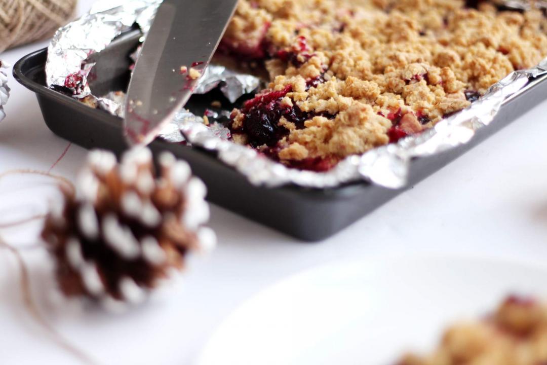 easy-apple-blackberry-blueberry-crumble-recipe-christmas-winter-baking