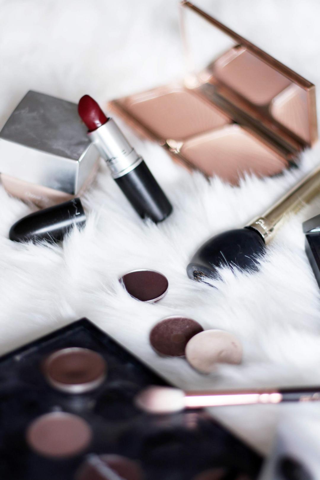 makeup-look-MAC-diva-lipstick-satin-taupe-eyeshadow-beauty-blogger