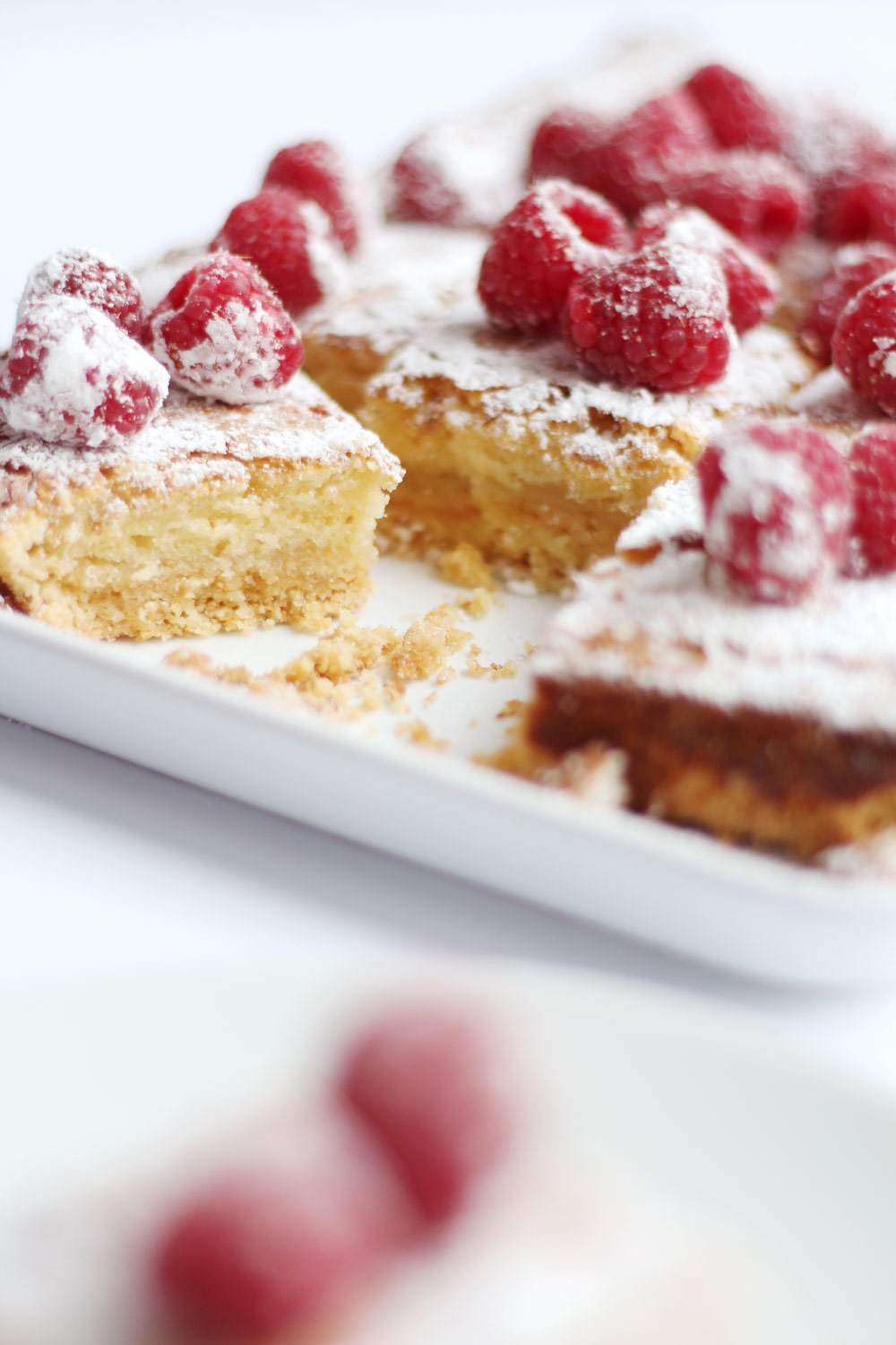 lemon-raspberry-traybake-lemon-drizzle-bars-icing-sugar-lolas-cupcakes-recipe