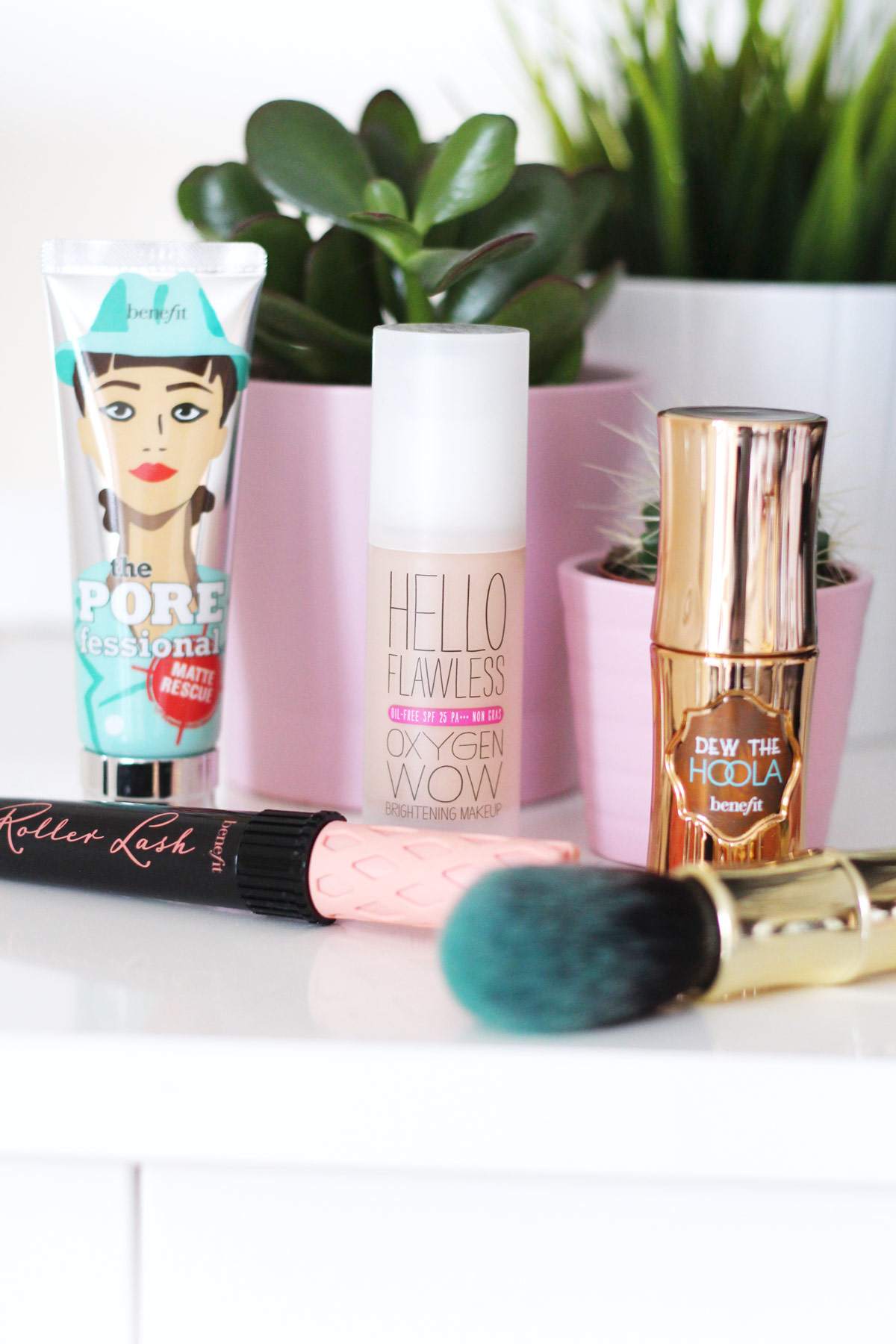 benefit-makeup-rollerlash-dew-the-hoola-brush-oxygen-wow-porefessional-matte-primer