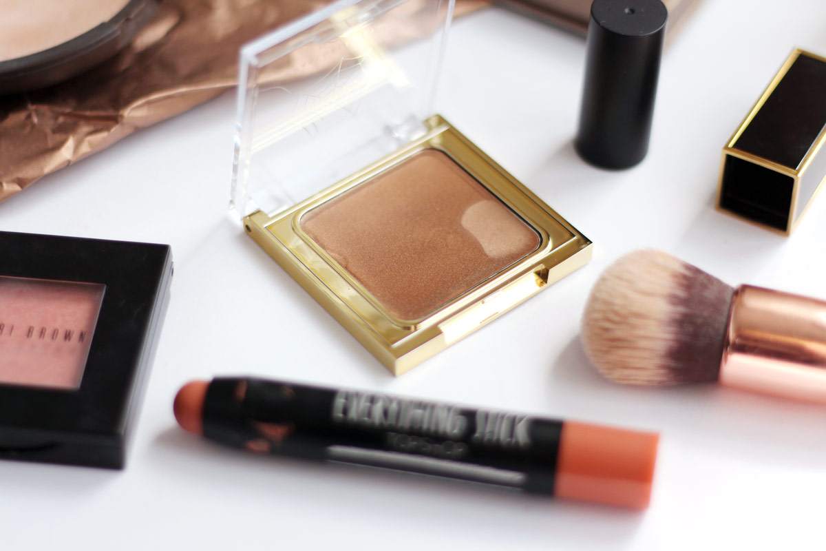 gold-makeup-stila-in-the-light-MAC-indianwood-tom-ford-sultry-MAC-charlotte-olympia-3