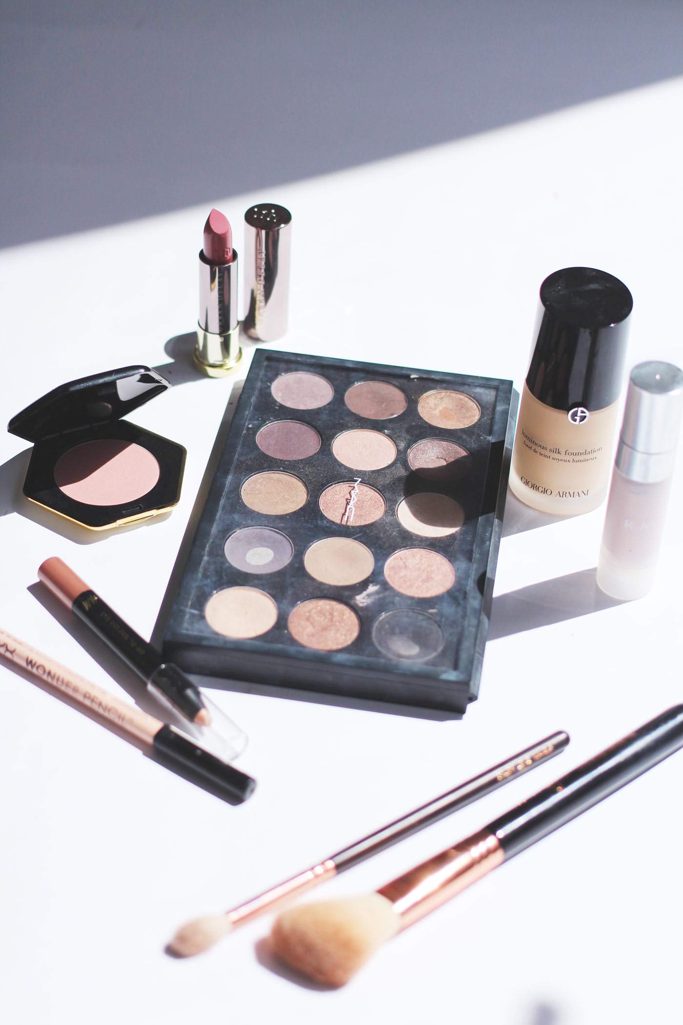 makeup-bag-mac-palette-urban-decay-vice-lipstick-giorgio-armani-luminous-silk