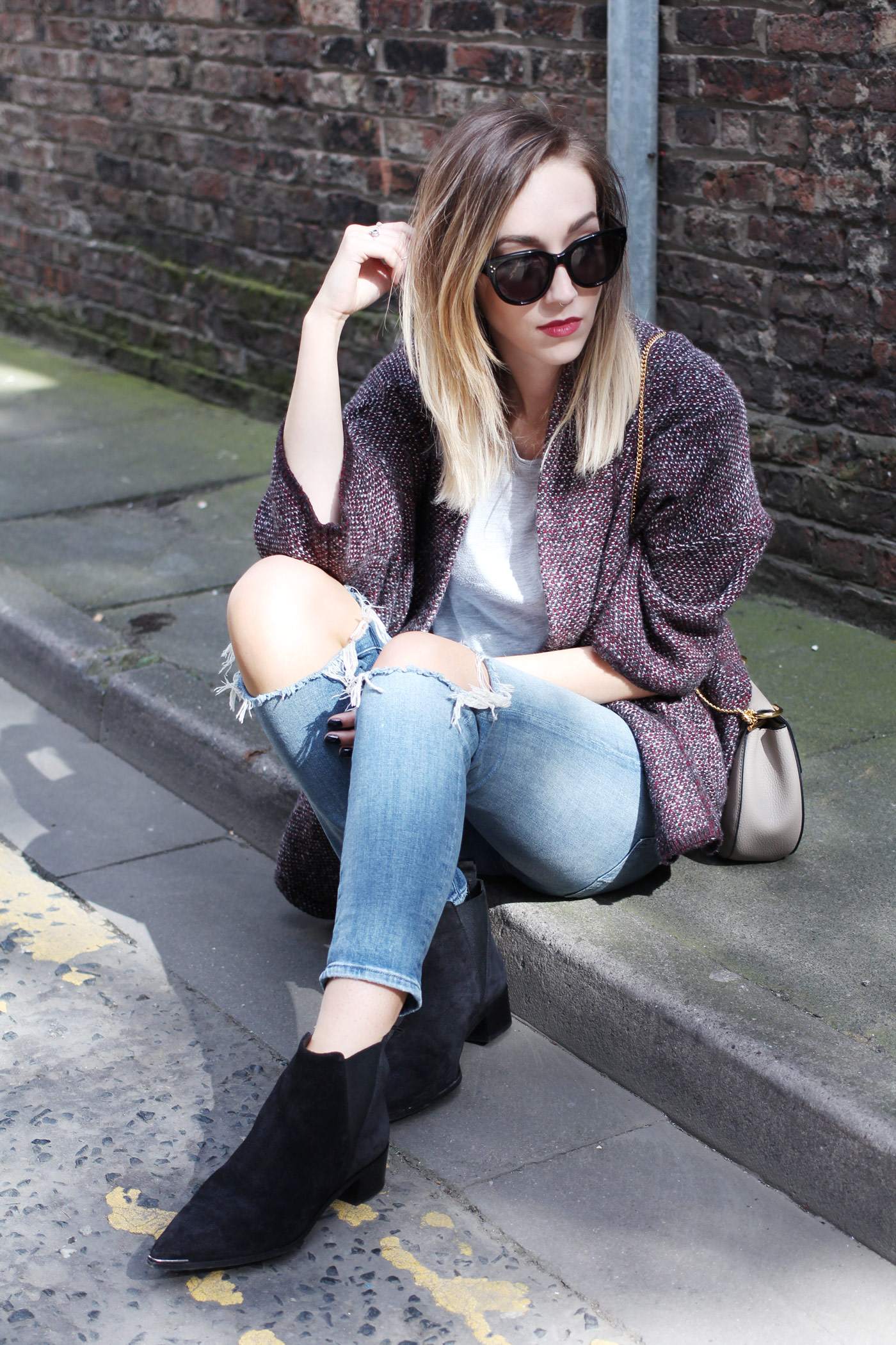 mango-cardigan-acne-jensen-boots-ripped-jeans-autumn-outfit-10