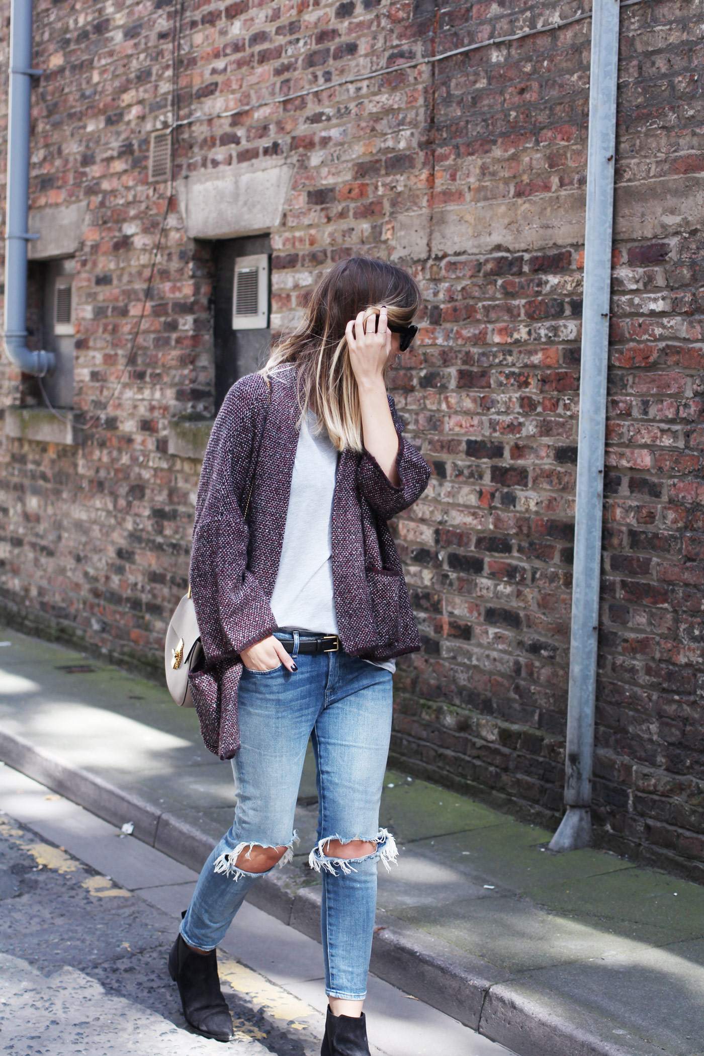 mango-cardigan-acne-jensen-boots-ripped-jeans-autumn-outfit-4