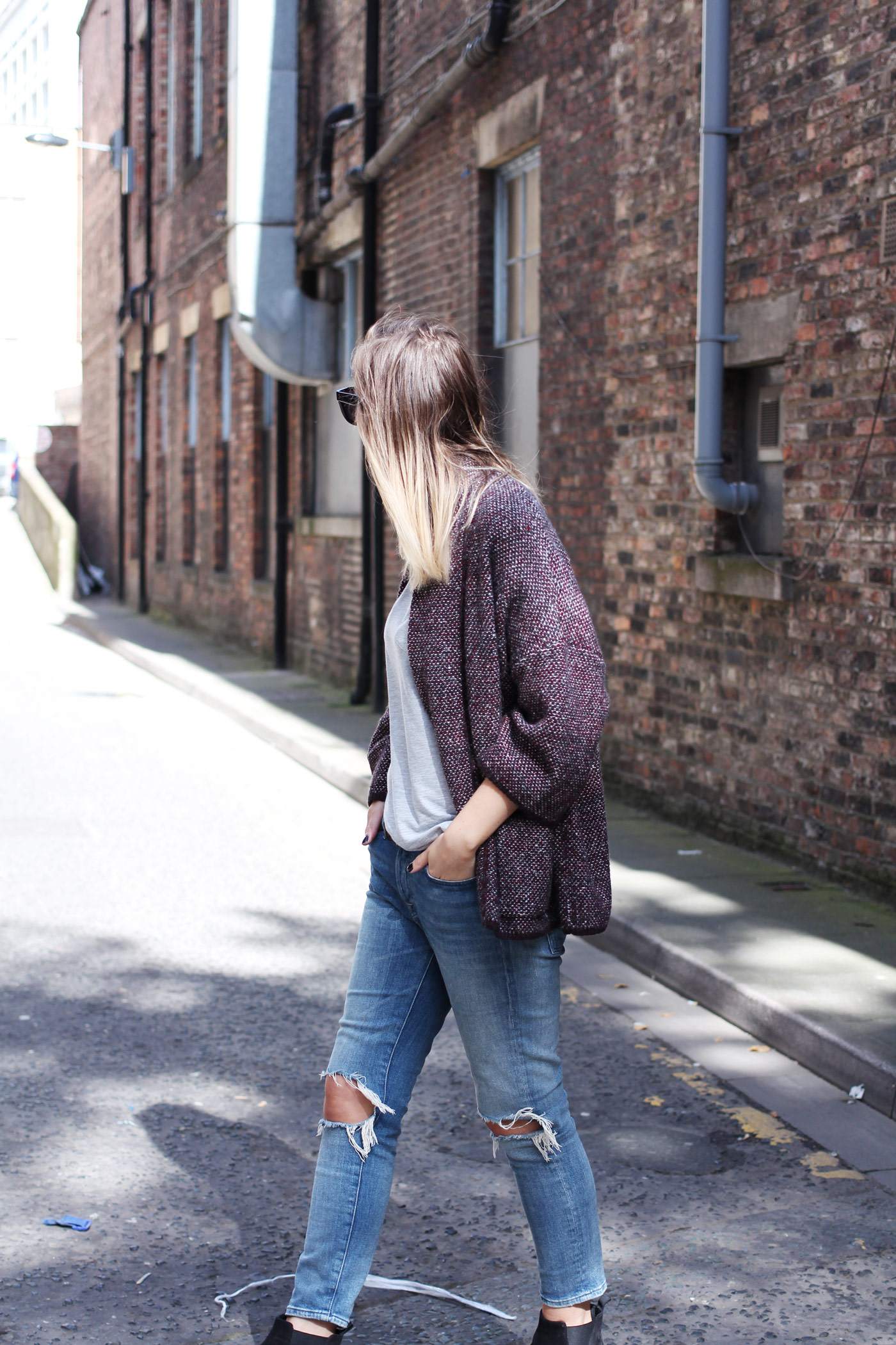 mango-cardigan-acne-jensen-boots-ripped-jeans-autumn-outfit-5