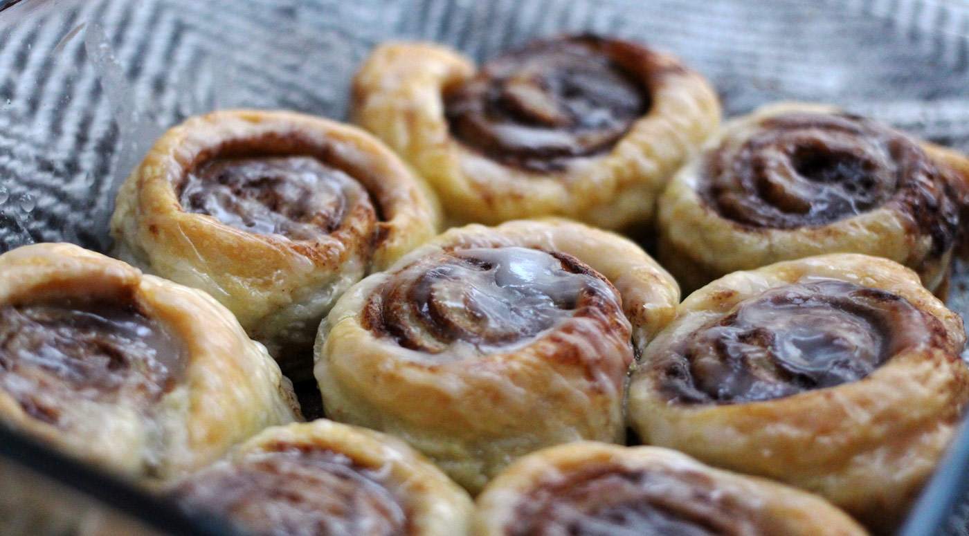 easy-cinnamon-rolls-recipe-autumn-winter-icing