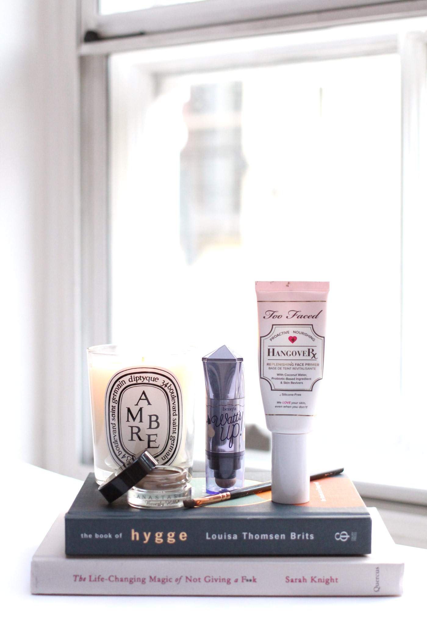 must-haves-anastasia-dip-brow-benefit-watts-up-too-faced-hangover-primer