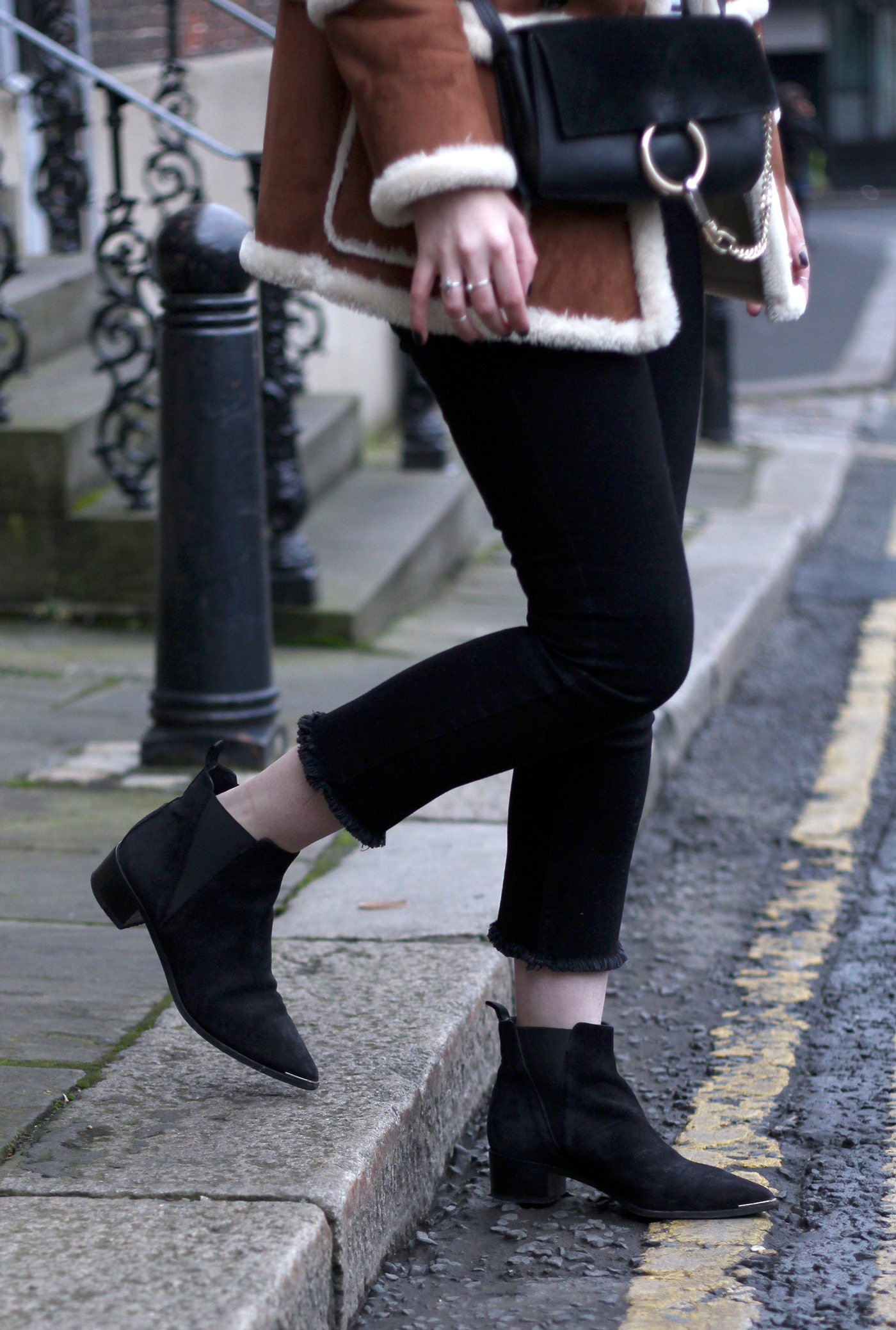 topshop-sheepskin-vintage-coat-chloe-faye-black-acne-jensen-suede11 topshop-sheepskin-vintage-coat-chloe-faye-black-acne-jensen-suede11