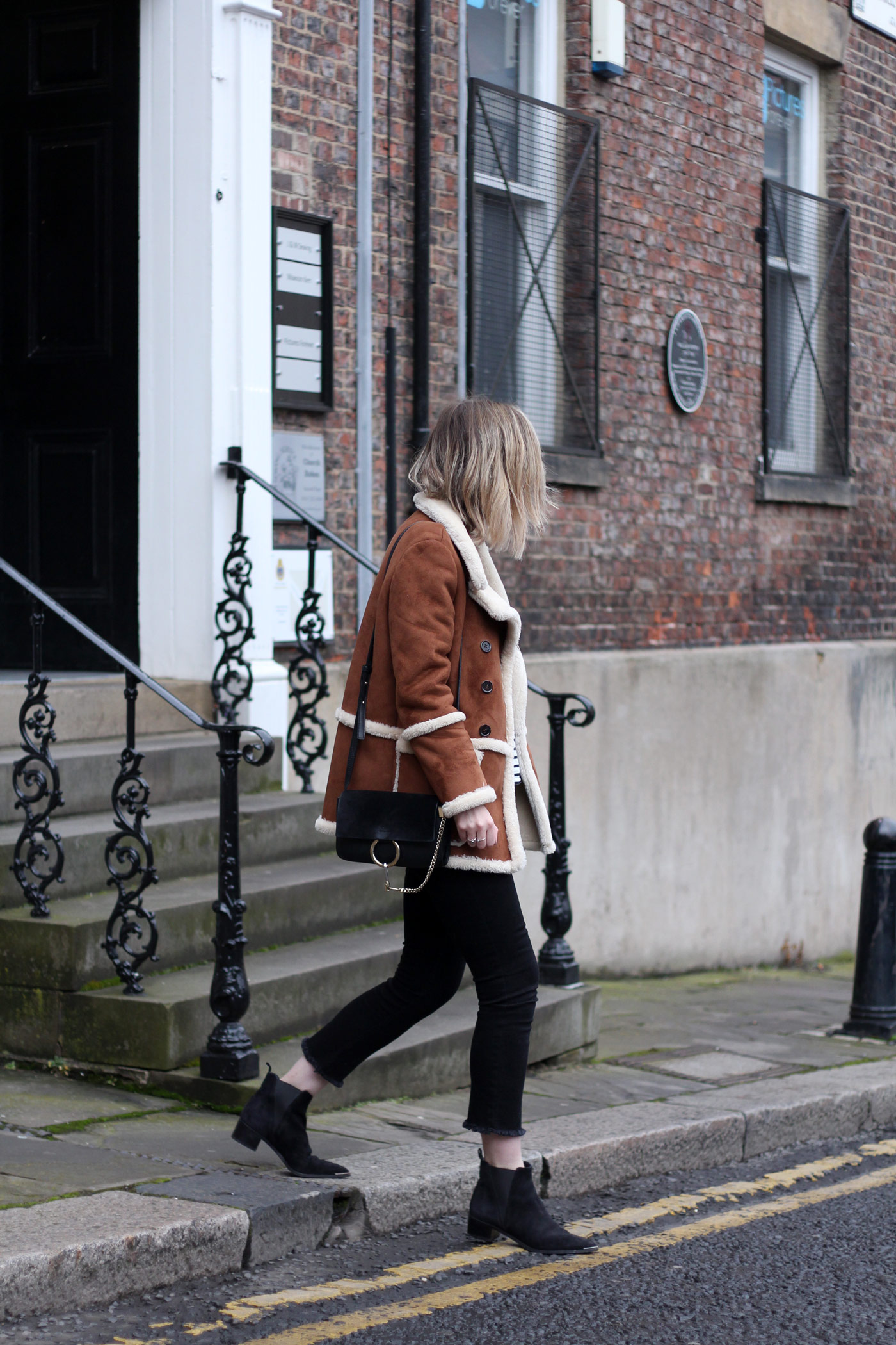 topshop-sheepskin-vintage-coat-chloe-faye-black-acne-jensen-suede6 topshop-sheepskin-vintage-coat-chloe-faye-black-acne-jensen-suede6