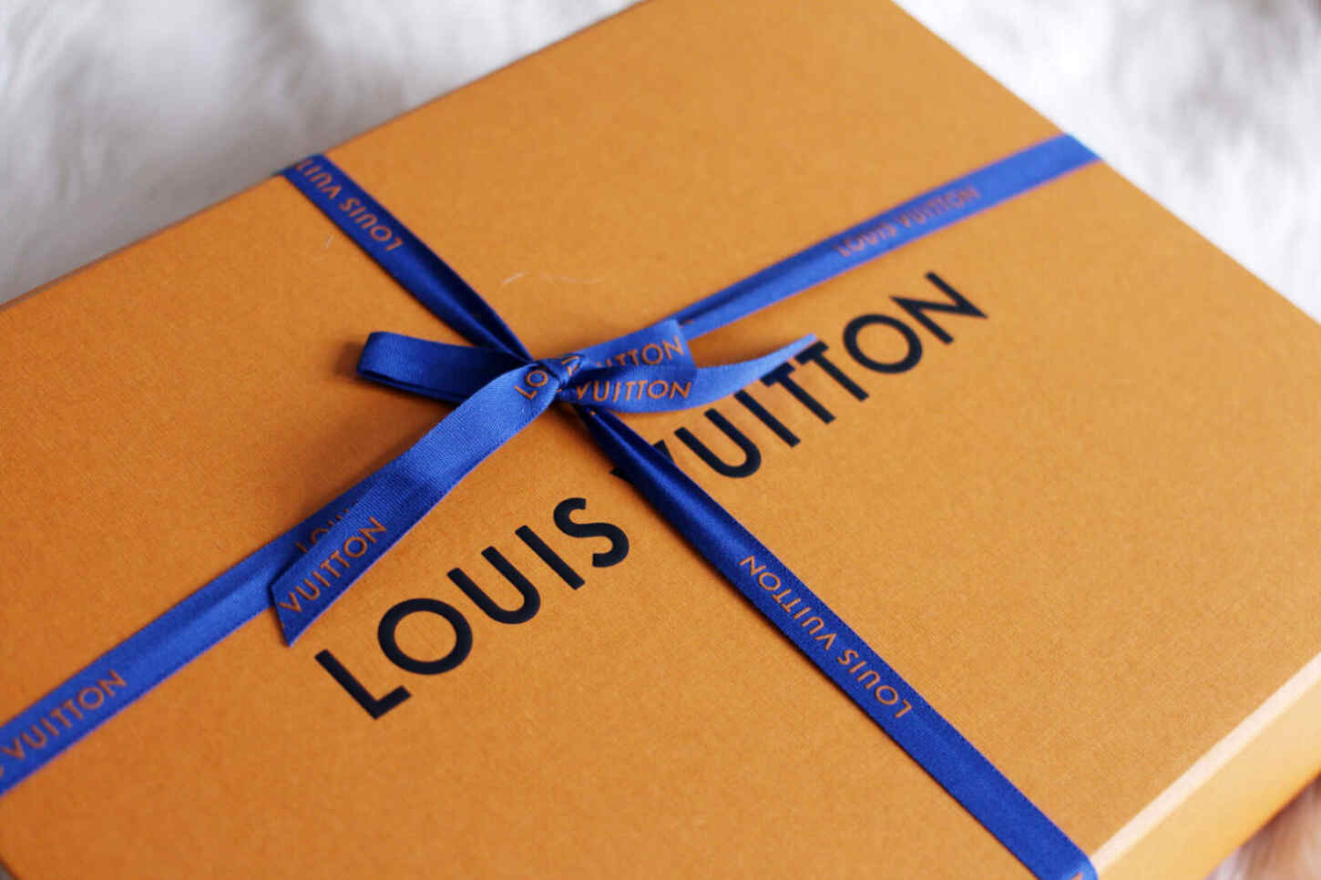louis-vuitton-pochette-metis-Monogram-Empreinte-Leather-black-bag-review-1 louis-vuitton-pochette-metis-Monogram-Empreinte-Leather-black-bag-review-1