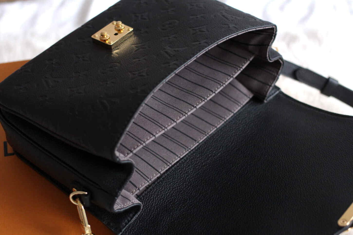 louis-vuitton-pochette-metis-Monogram-Empreinte-Leather-black-bag-review-4