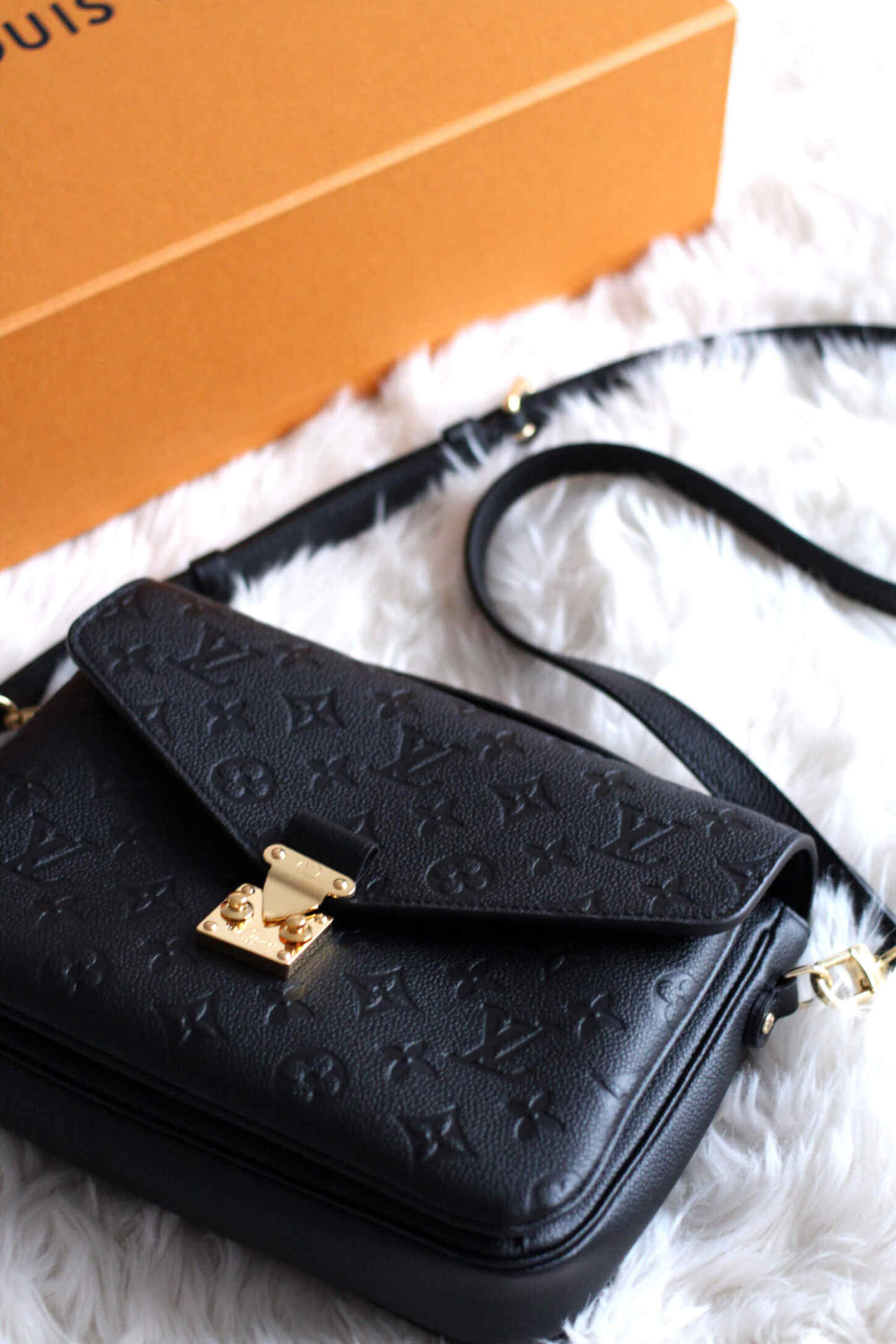 Louis Vuitton Pochette Metis Black Monogram Empreinte