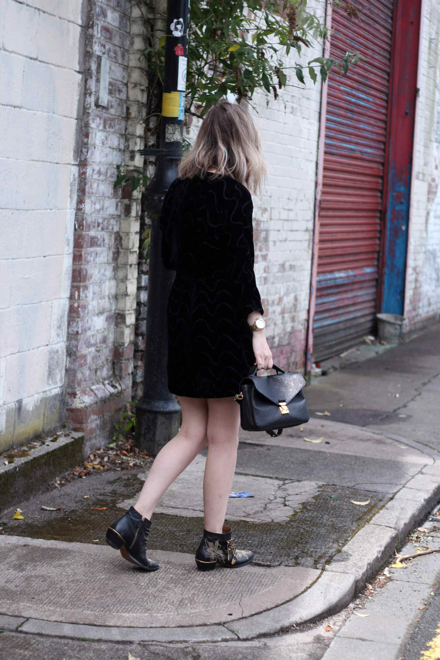 and-other-stories-velvet-wrap-dress-chloe-susanna-boots-louis-vuitton-pochette-metis-2 and-other-stories-velvet-wrap-dress-chloe-susanna-boots-louis-vuitton-pochette-metis-2