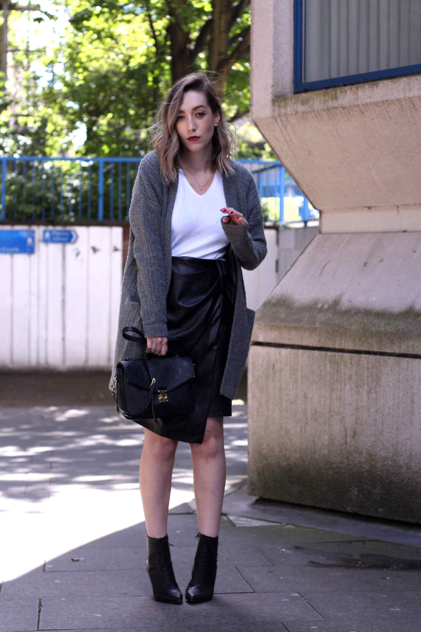 closet-london-leather-skirt-grey-cardgain-louis-vuitton-pochette-metis closet-london-leather-skirt-grey-cardgain-louis-vuitton-pochette-metis