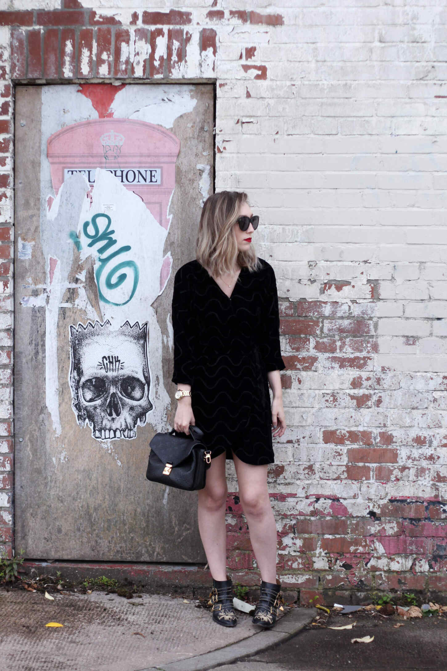 and-other-stories-velvet-wrap-dress-chloe-susanna-boots-louis-vuitton-pochette-metis-7 and-other-stories-velvet-wrap-dress-chloe-susanna-boots-louis-vuitton-pochette-metis-7