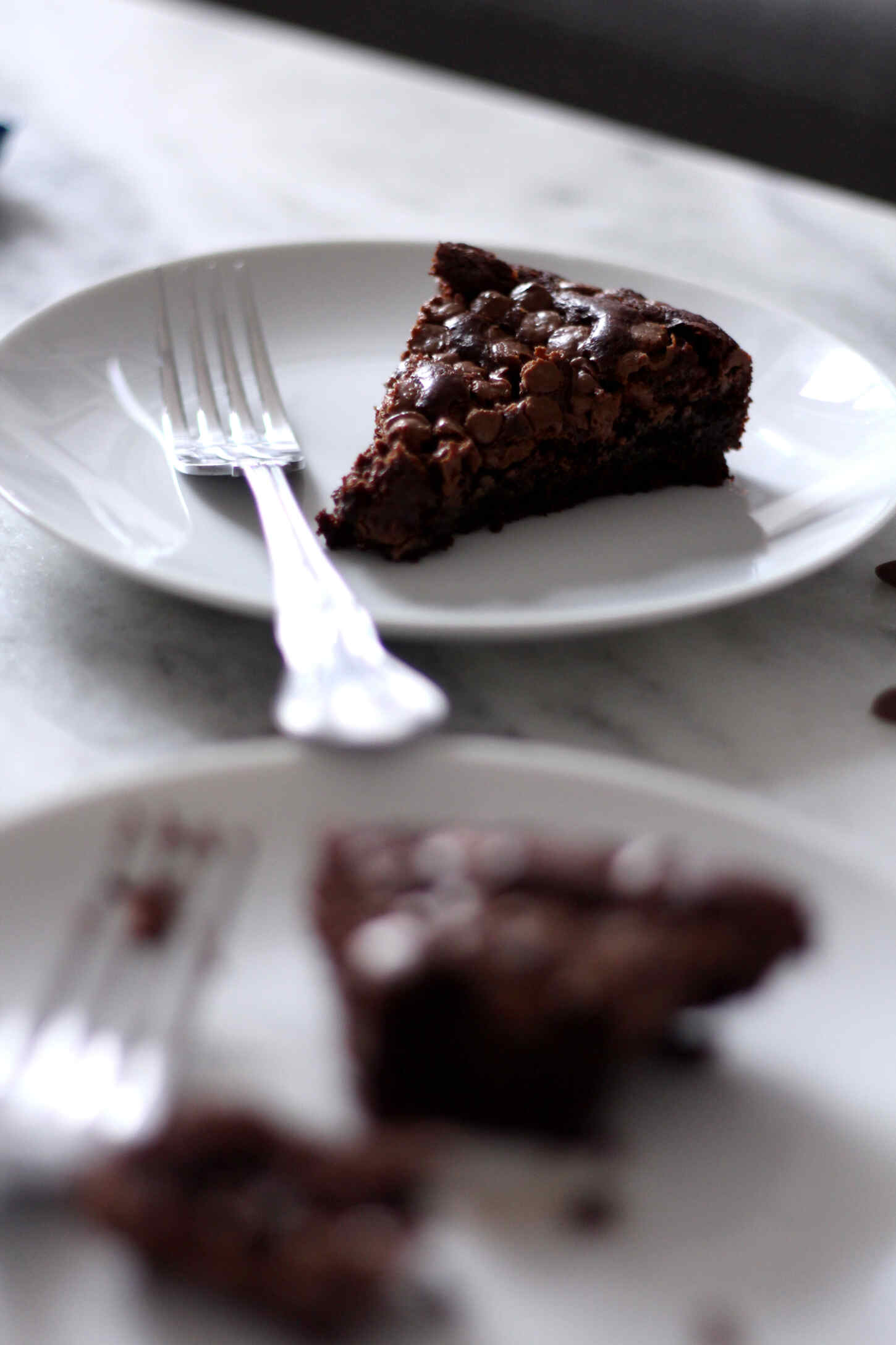 chocolate-brownie-cake-with-chocolate-chips-recipe-easy-food-blogger-7 chocolate-brownie-cake-with-chocolate-chips-recipe-easy-food-blogger-7