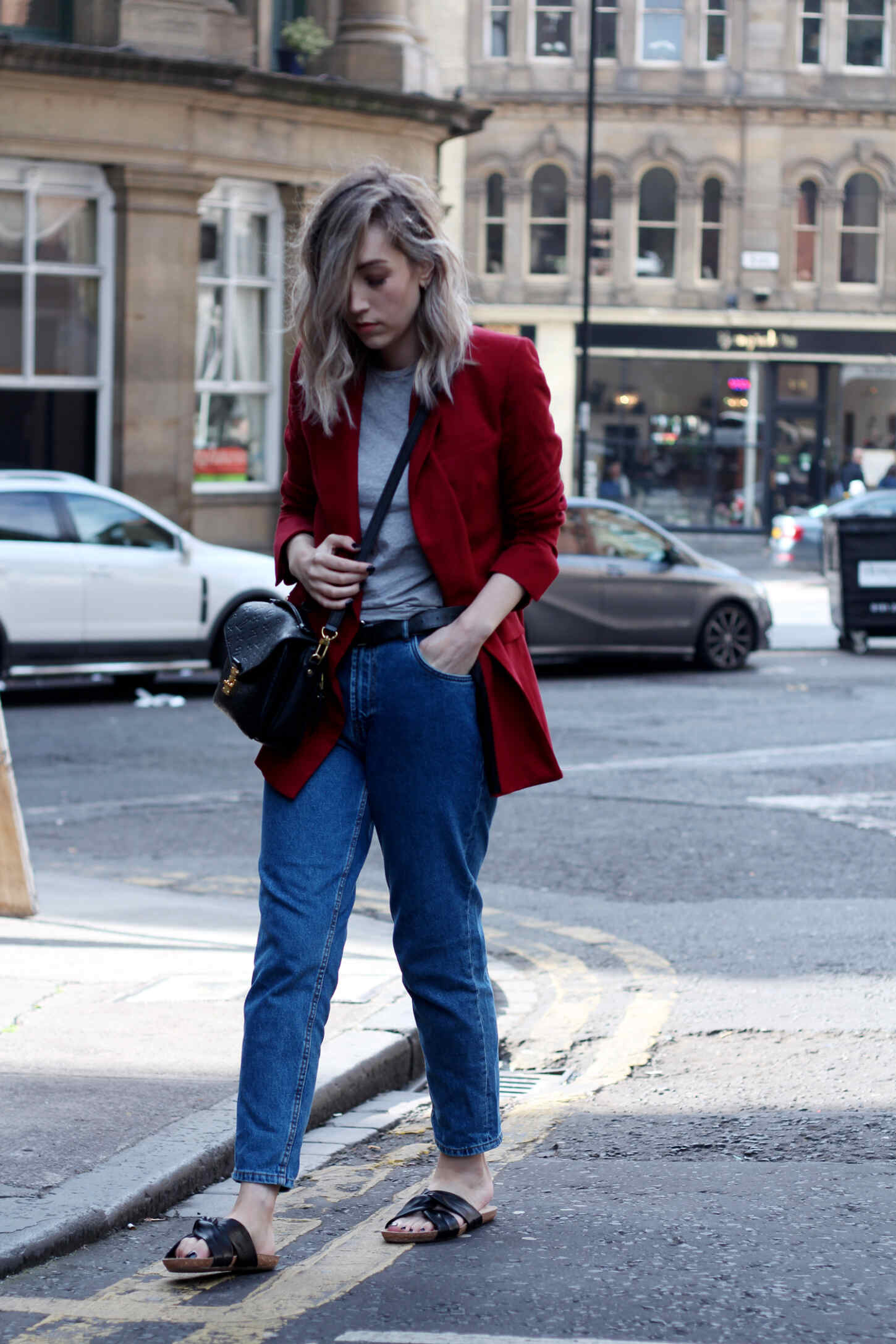 zara-red-blazer-mom-jeans-louis-mochette-metis zara-red-blazer-mom-jeans-louis-mochette-metis