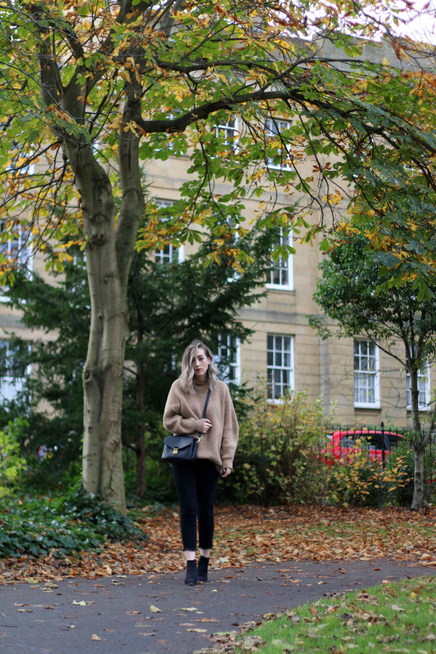 autumn-outfit-H&M-oversized-tan-jumper-checked-coat autumn-outfit-H&M-oversized-tan-jumper-checked-coat
