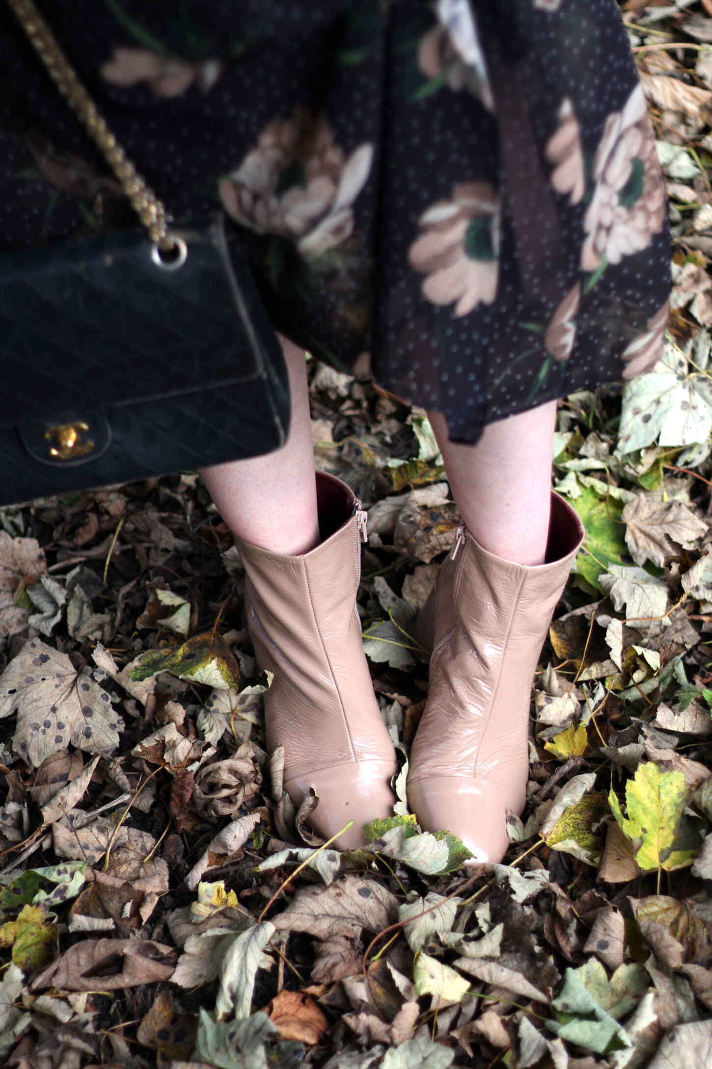 next-floral-midi-dress-nude-leather-boots-vintage-chanel-autumn-outfit-16