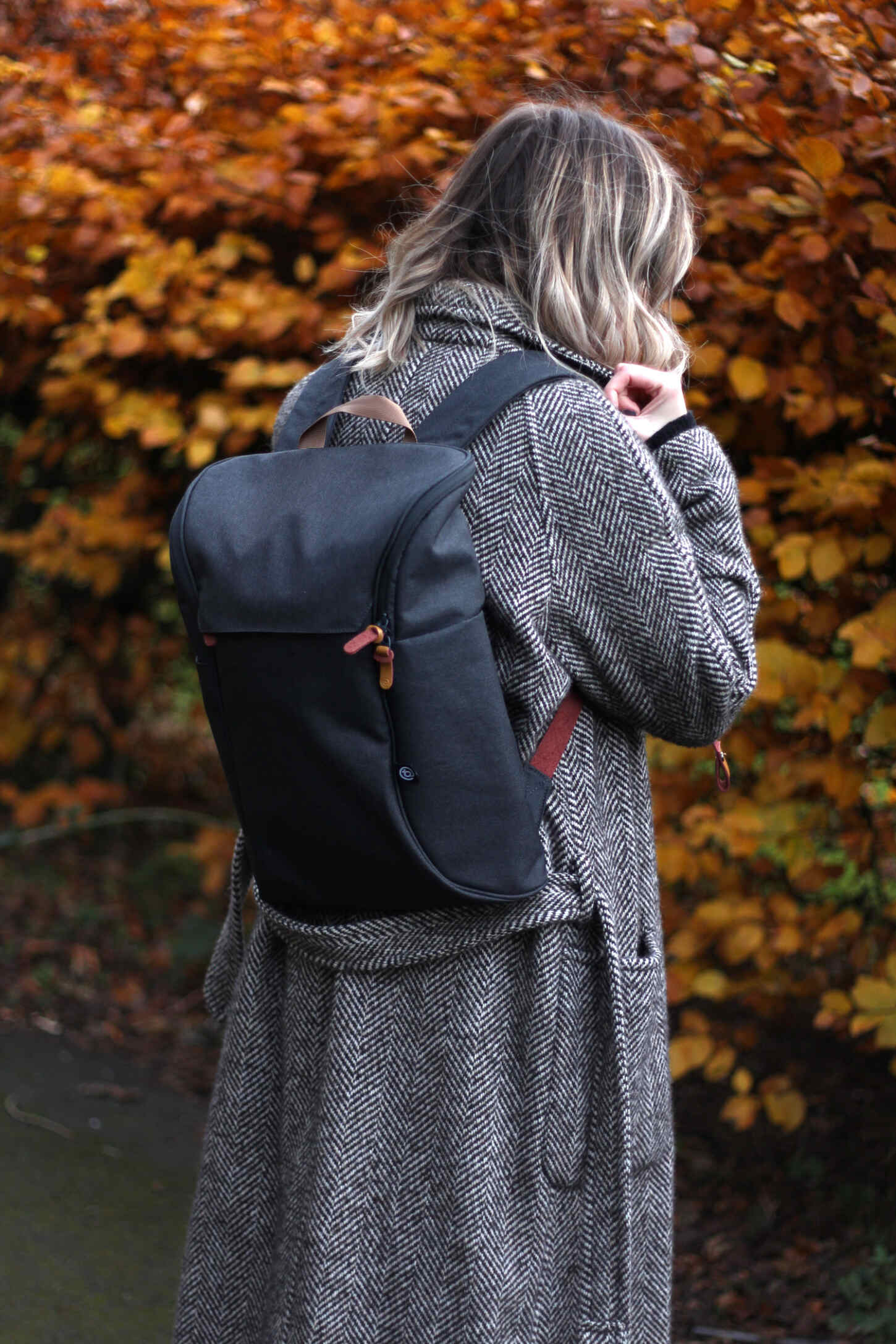 booq-grey-backpack-autumn-outfit-chloe-coat-acne-jensen-11