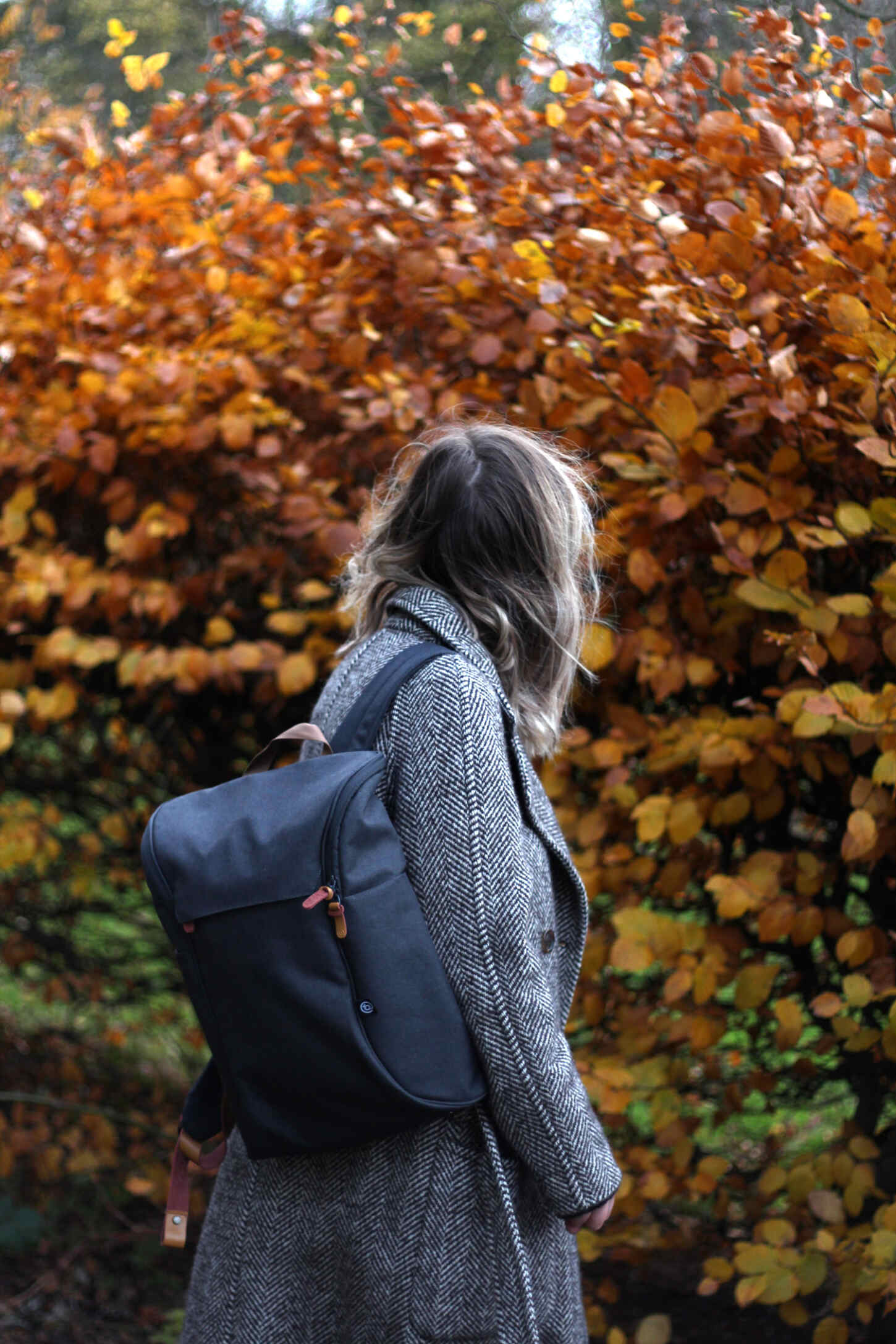 booq-grey-backpack-autumn-outfit-chloe-coat-acne-jensen-8