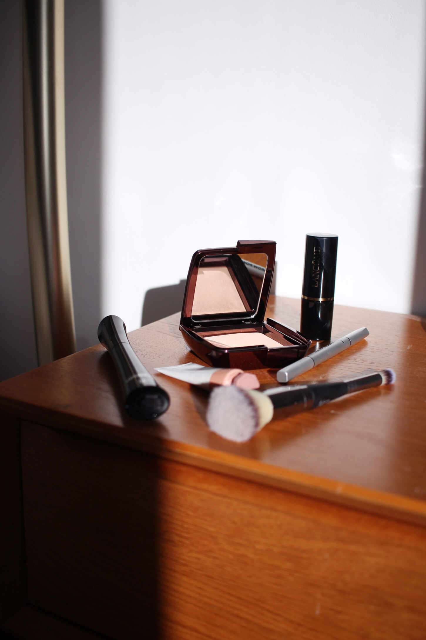 a-five-product-face-including-it-cosmetics-and-hourglass-1 a-five-product-face-including-it-cosmetics-and-hourglass-1