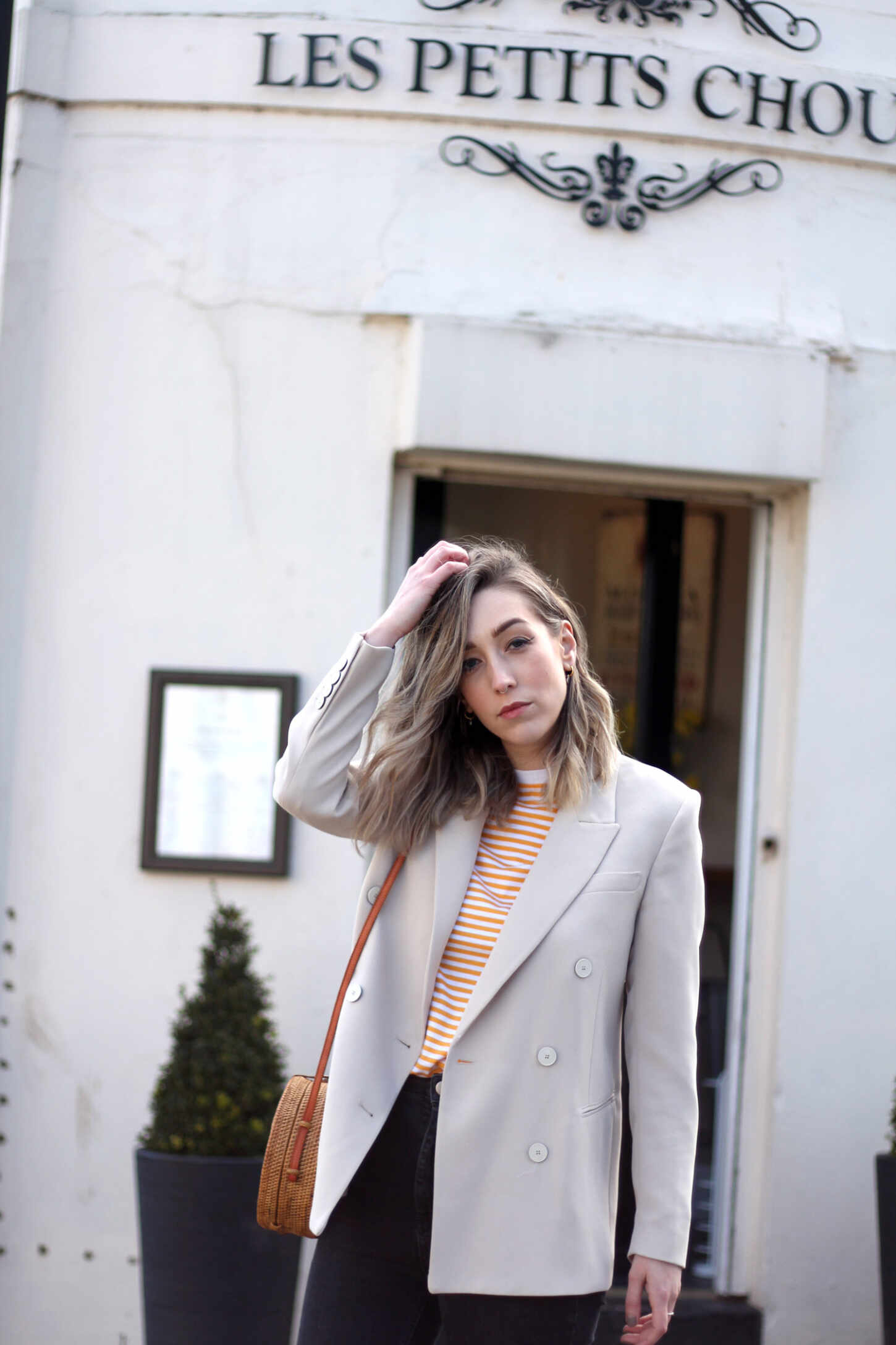 mango-beige-blazer-yellow-stripe-tshirt-gucci-loafers-basket-bag-13 mango-beige-blazer-yellow-stripe-tshirt-gucci-loafers-basket-bag-13