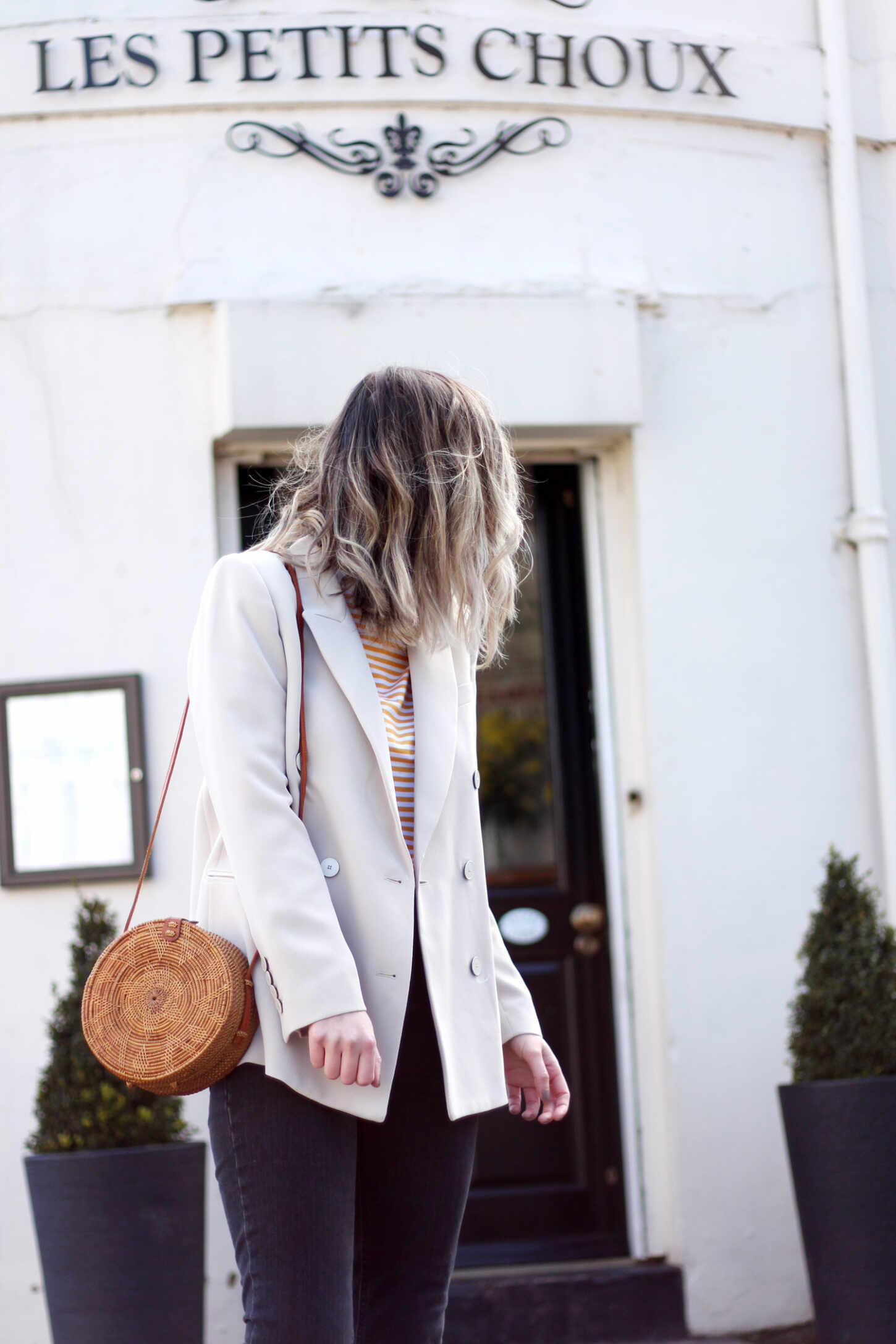 mango-beige-blazer-yellow-stripe-tshirt-gucci-loafers-basket-bag-14 mango-beige-blazer-yellow-stripe-tshirt-gucci-loafers-basket-bag-14