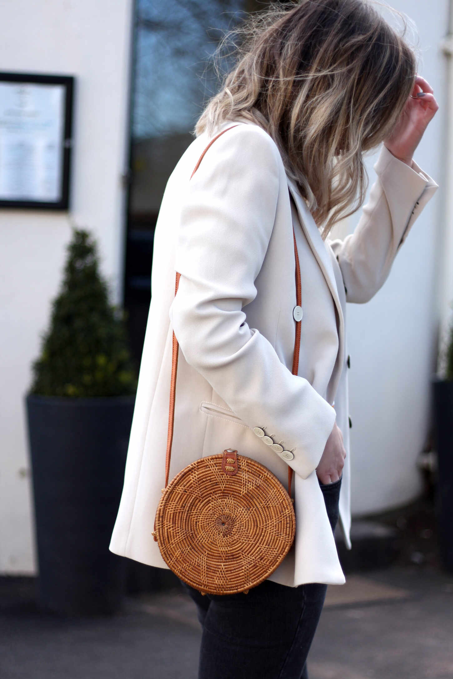 mango-beige-blazer-yellow-stripe-tshirt-gucci-loafers-basket-bag-20 mango-beige-blazer-yellow-stripe-tshirt-gucci-loafers-basket-bag-20