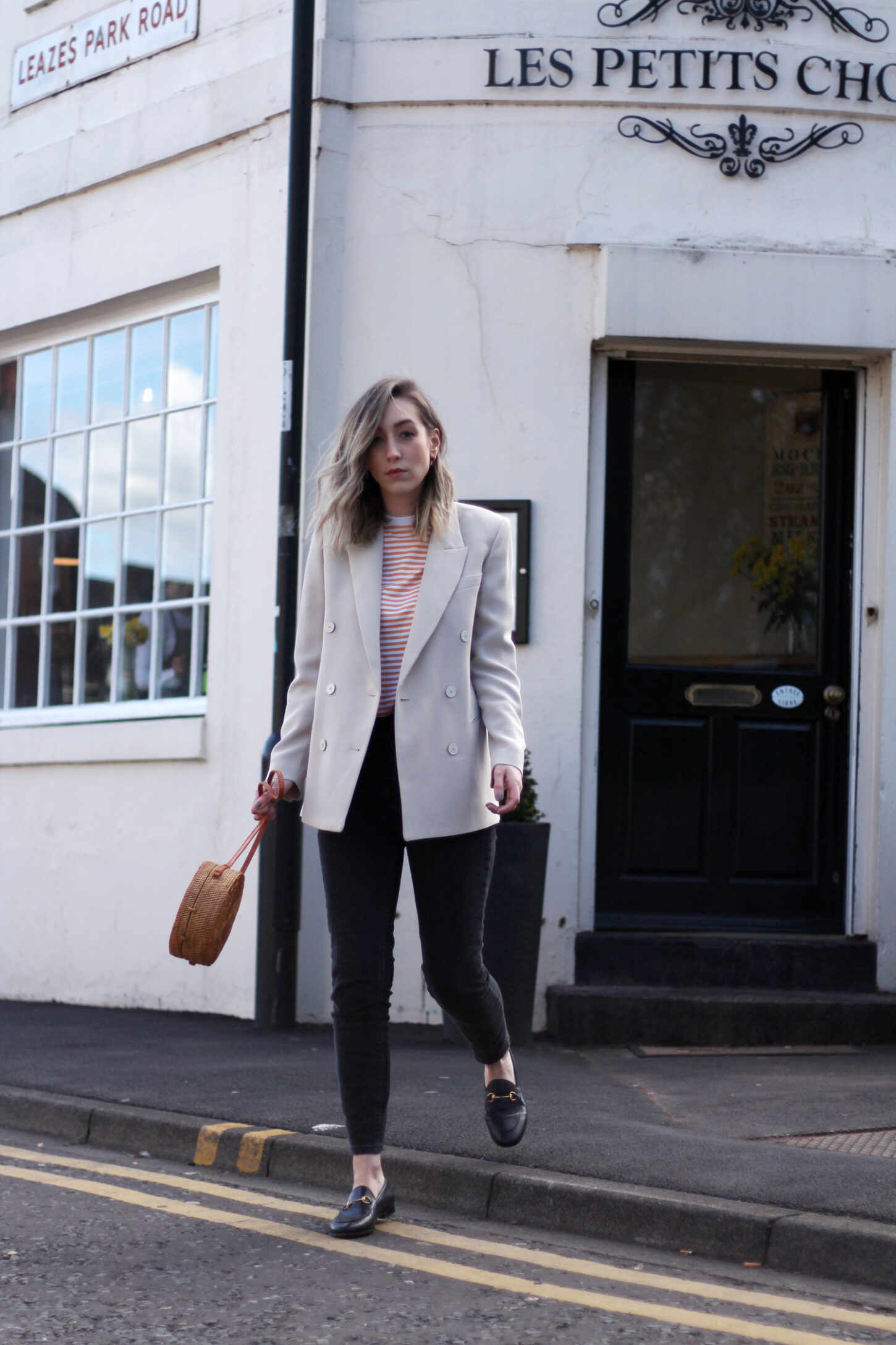 mango-beige-blazer-yellow-stripe-tshirt-gucci-loafers-basket-bag-6 mango-beige-blazer-yellow-stripe-tshirt-gucci-loafers-basket-bag-6