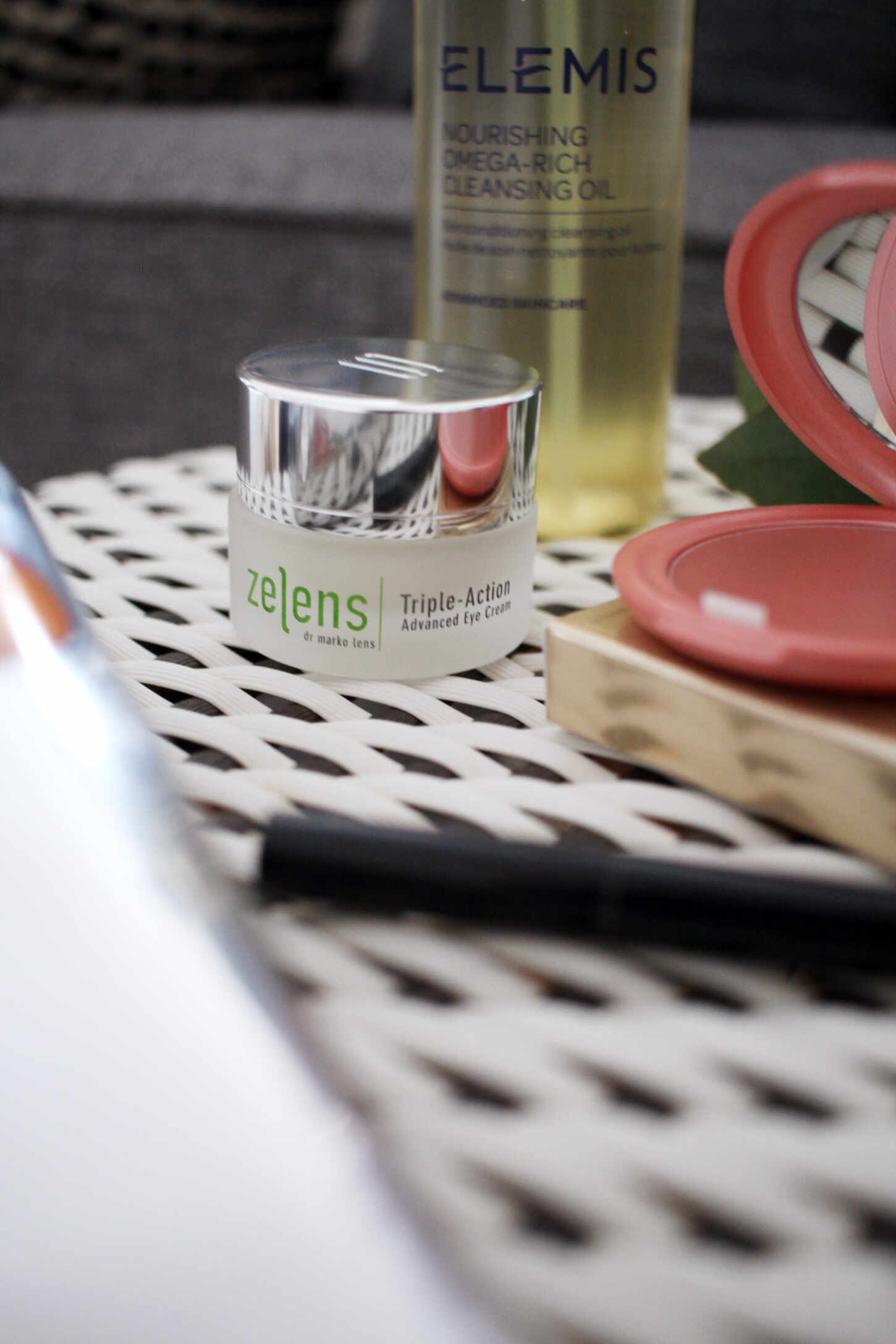 repurchase-zelens-eye-cream-stila-eyeliner-lilium-elemis-oil-2 repurchase-zelens-eye-cream-stila-eyeliner-lilium-elemis-oil-2