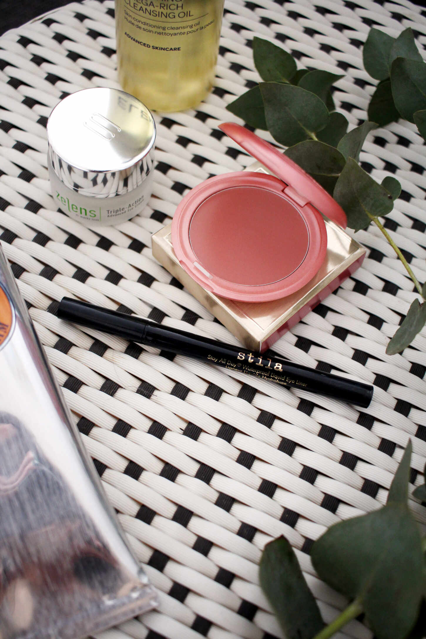 repurchase-zelens-eye-cream-stila-eyeliner-lilium-elemis-oil-5 repurchase-zelens-eye-cream-stila-eyeliner-lilium-elemis-oil-5