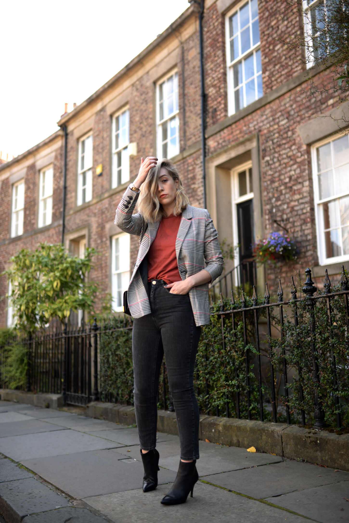 anine-bing-madeleine-blazer-red-prada-cahier-astrology-bag-3 anine-bing-madeleine-blazer-red-prada-cahier-astrology-bag-3