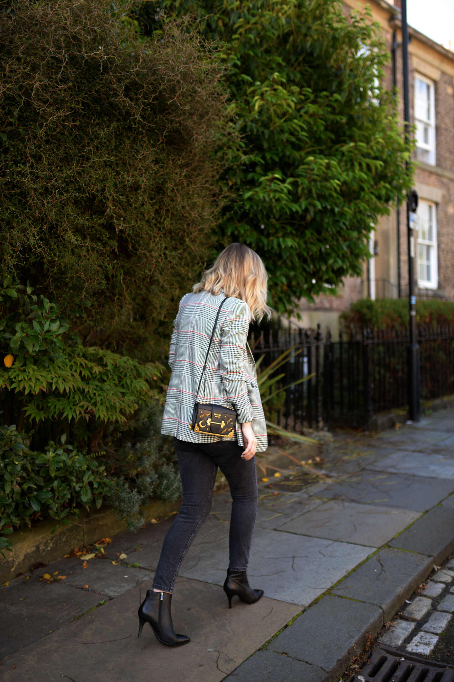 anine-bing-madeleine-blazer-red-prada-cahier-astrology-bag-7 anine-bing-madeleine-blazer-red-prada-cahier-astrology-bag-7