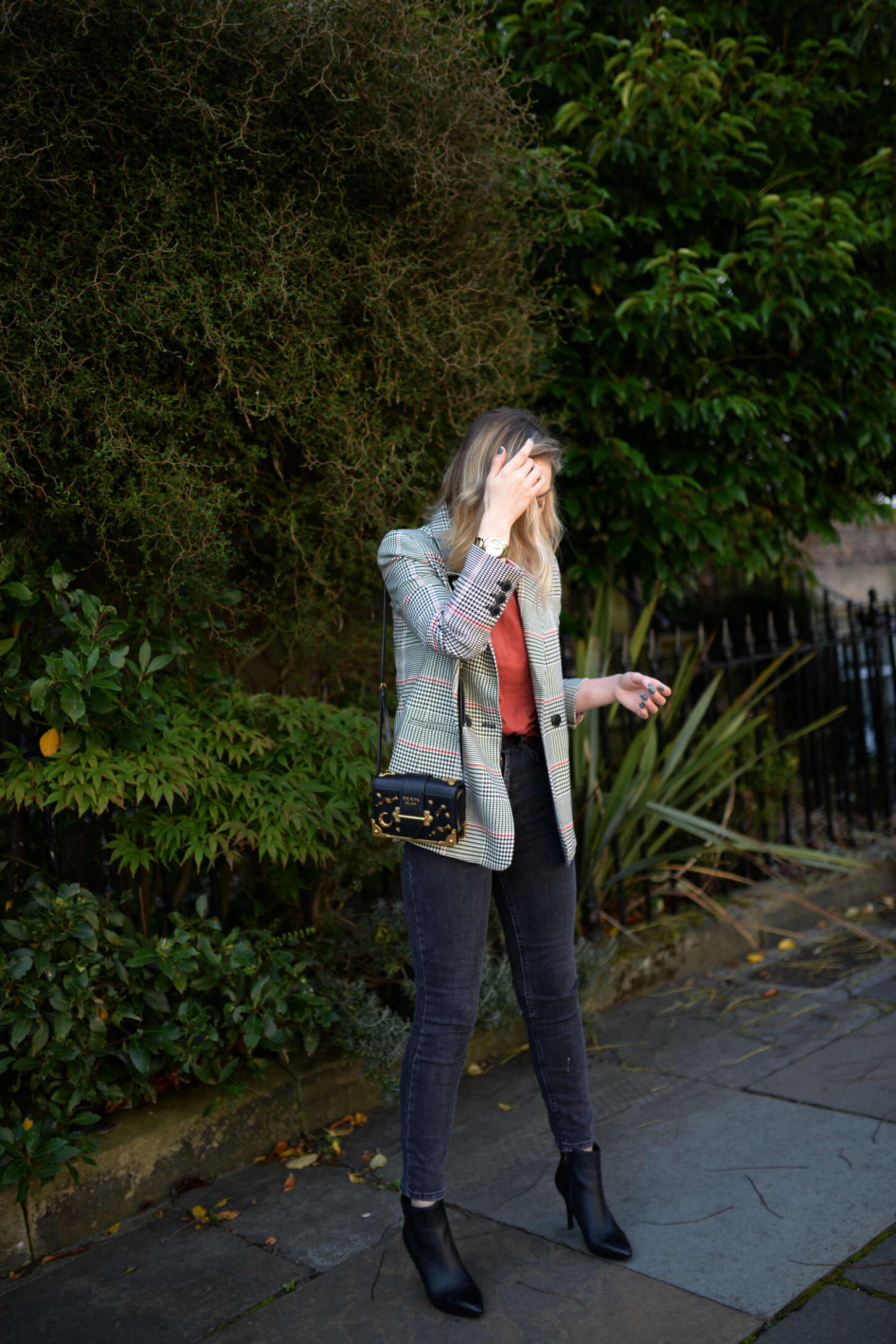 anine-bing-madeleine-blazer-red-prada-cahier-astrology-bag-9 anine-bing-madeleine-blazer-red-prada-cahier-astrology-bag-9