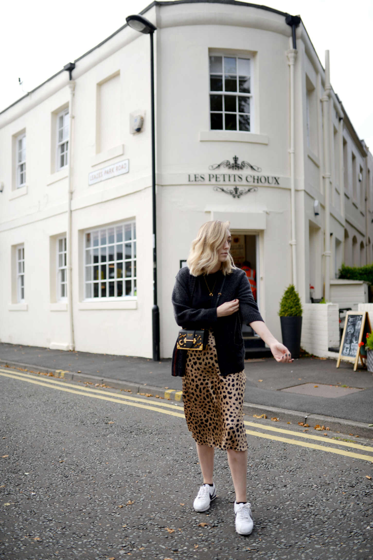 realisation-par-naomi-wild-thing-leopard-silk-skirt-prada-cahier-astrology-bag-1 realisation-par-naomi-wild-thing-leopard-silk-skirt-prada-cahier-astrology-bag-1
