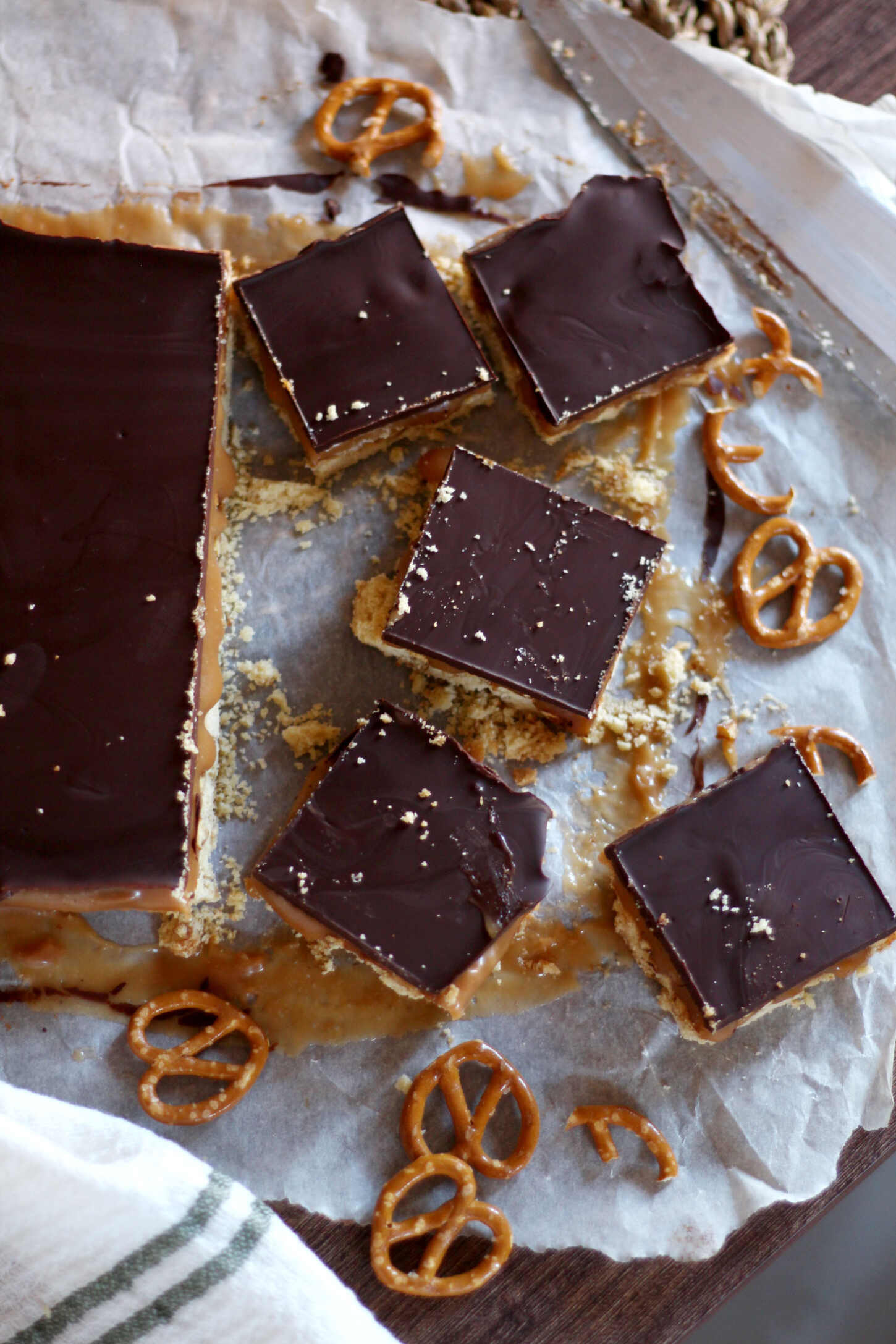 salted-caramel-pretzel-layer-bars-chocolate-recipe-4 salted-caramel-pretzel-layer-bars-chocolate-recipe-4