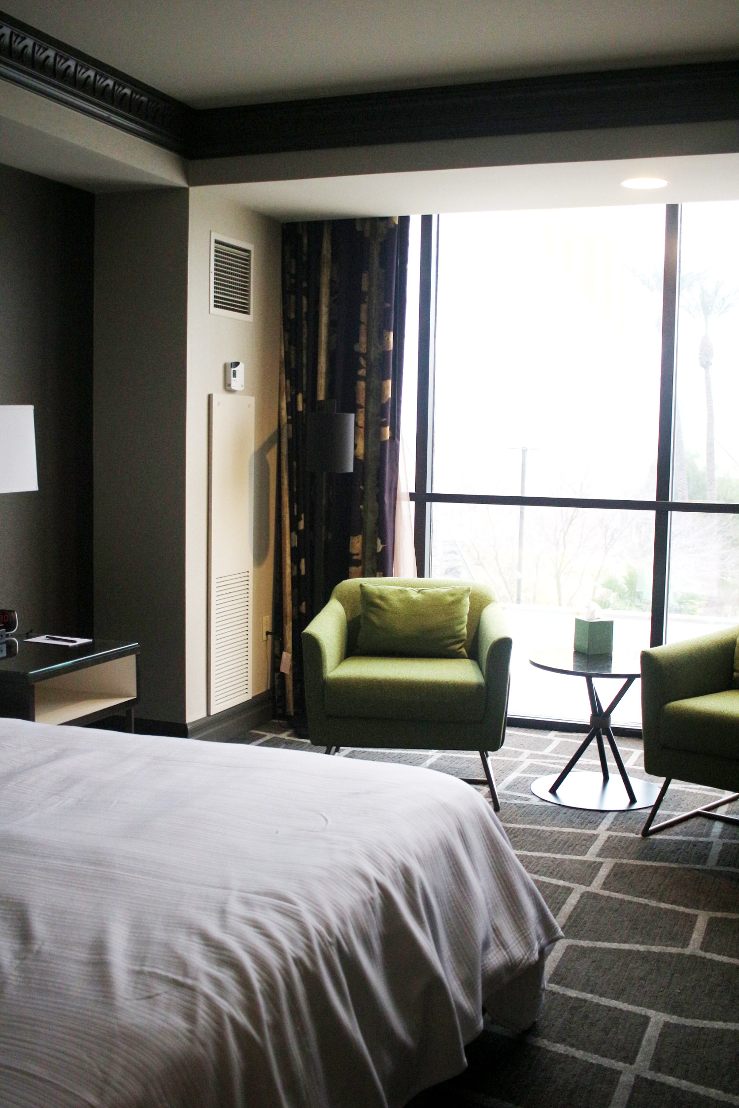 las-vegas-the-luxor-hotel-review-king-room-1 las-vegas-the-luxor-hotel-review-king-room-1