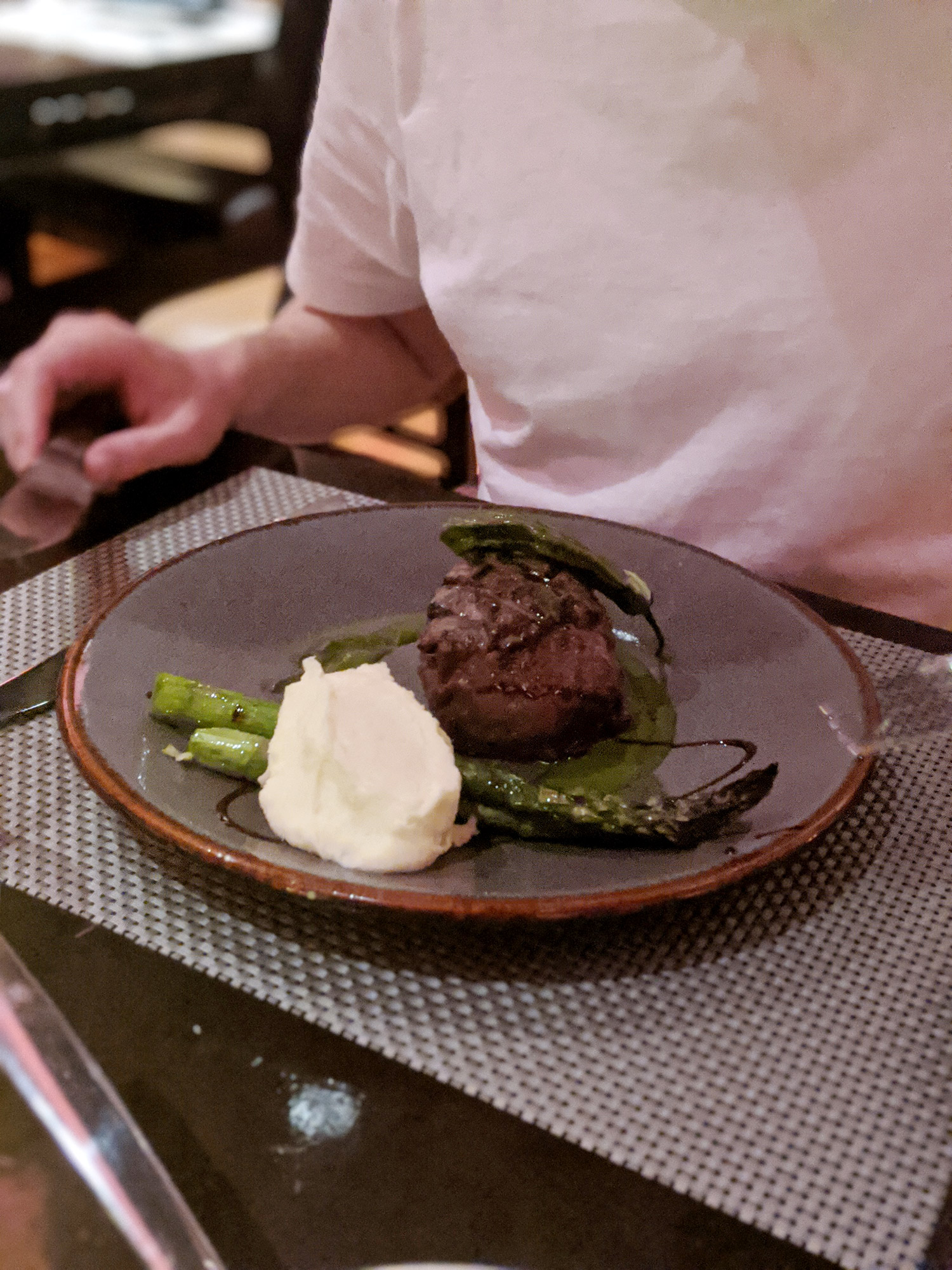 las-vegas-the-luxor-hotel-review-king-room-12 las-vegas-the-luxor-hotel-review-king-room-12