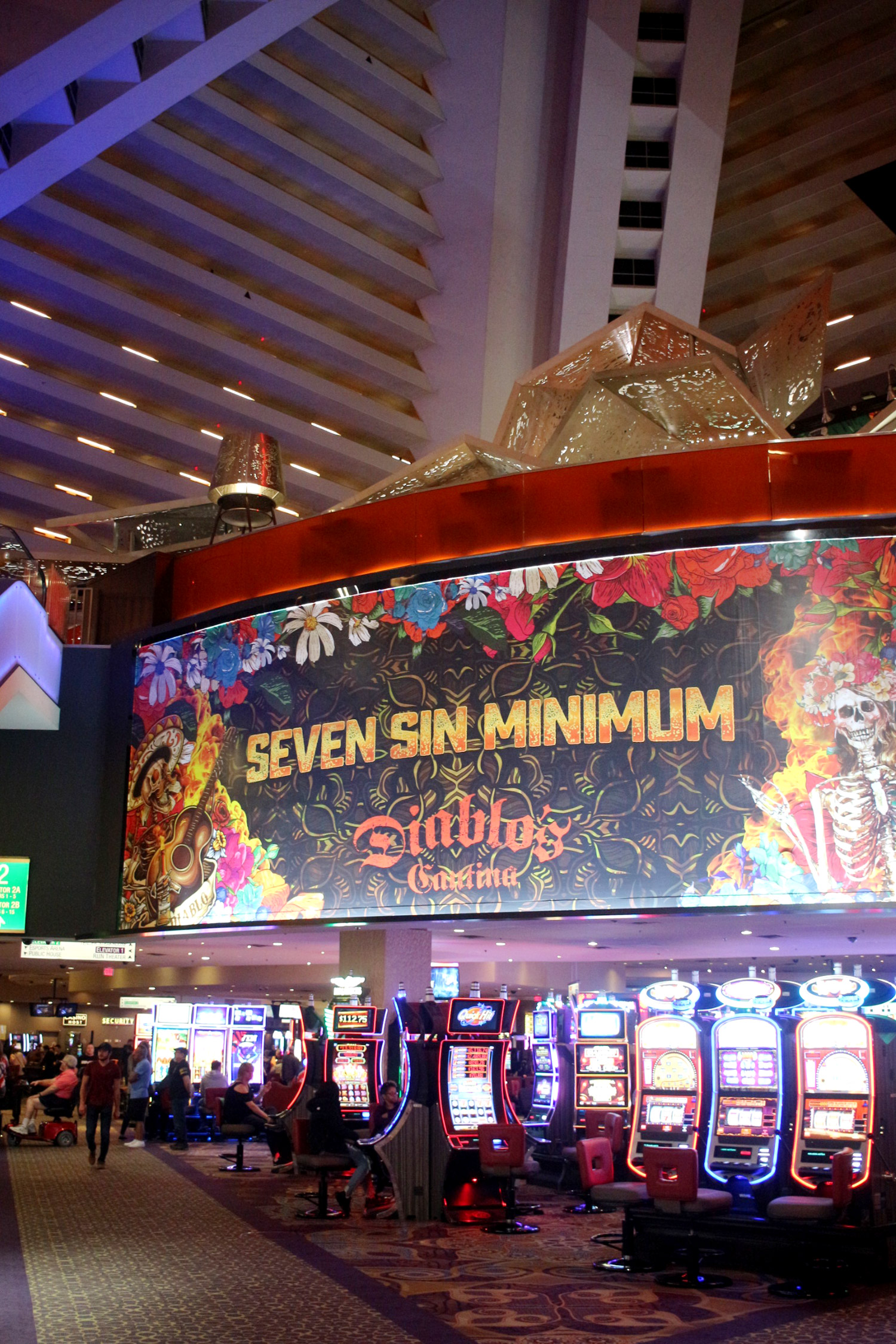 las-vegas-the-luxor-hotel-review-king-room-7 las-vegas-the-luxor-hotel-review-king-room-7