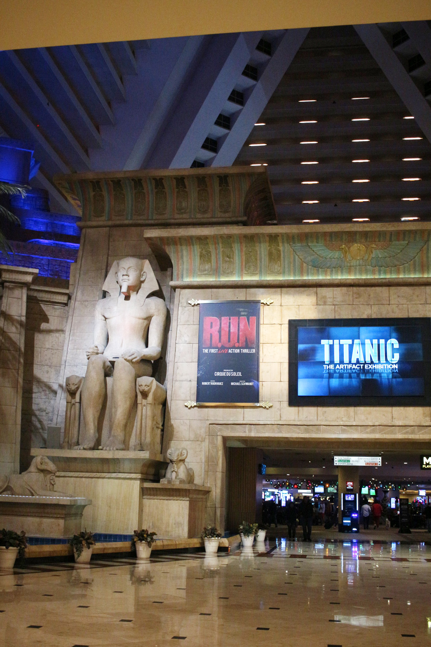 las-vegas-the-luxor-hotel-review-king-room-9 las-vegas-the-luxor-hotel-review-king-room-9