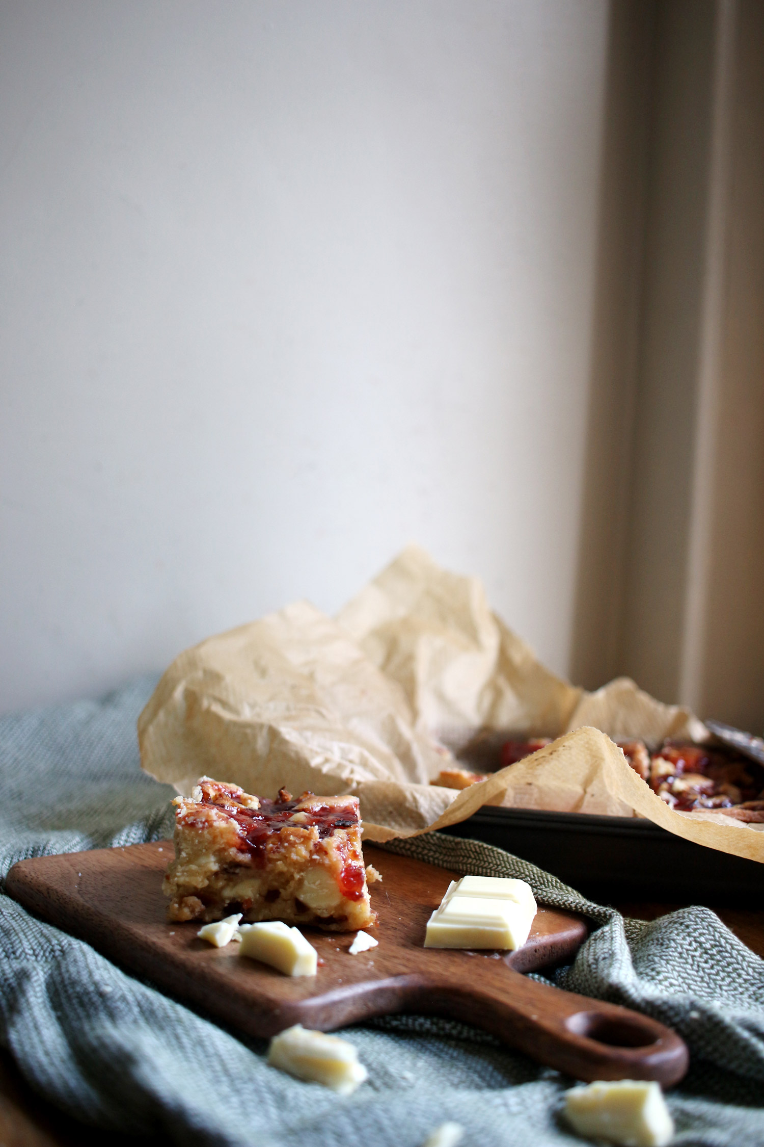 cherry-bakewell-blondies-recipe-easy-baking-white-chocolate-1