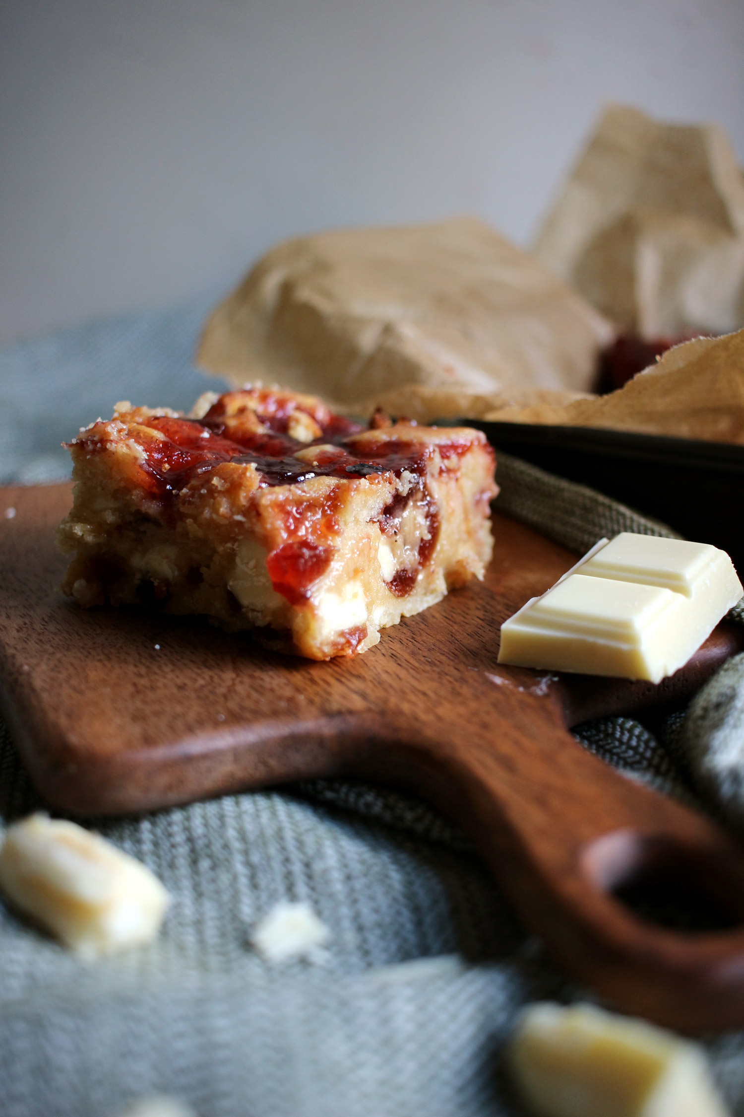 cherry-bakewell-blondies-recipe-easy-baking-white-chocolate-4