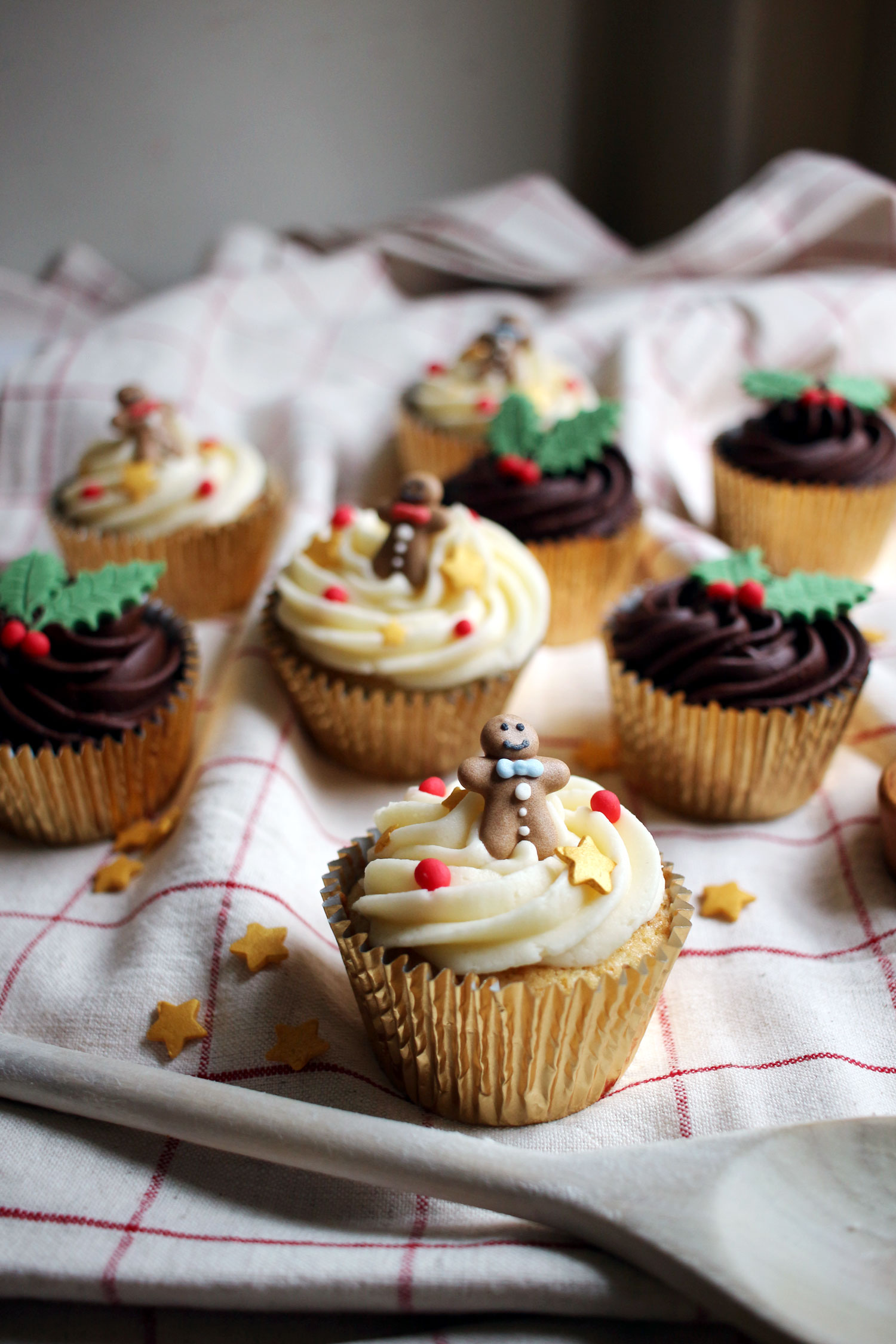 christmas-cupcake-decoration-ideas-holly-berry-gingerbread-men-easy-11 christmas-cupcake-decoration-ideas-holly-berry-gingerbread-men-easy-11