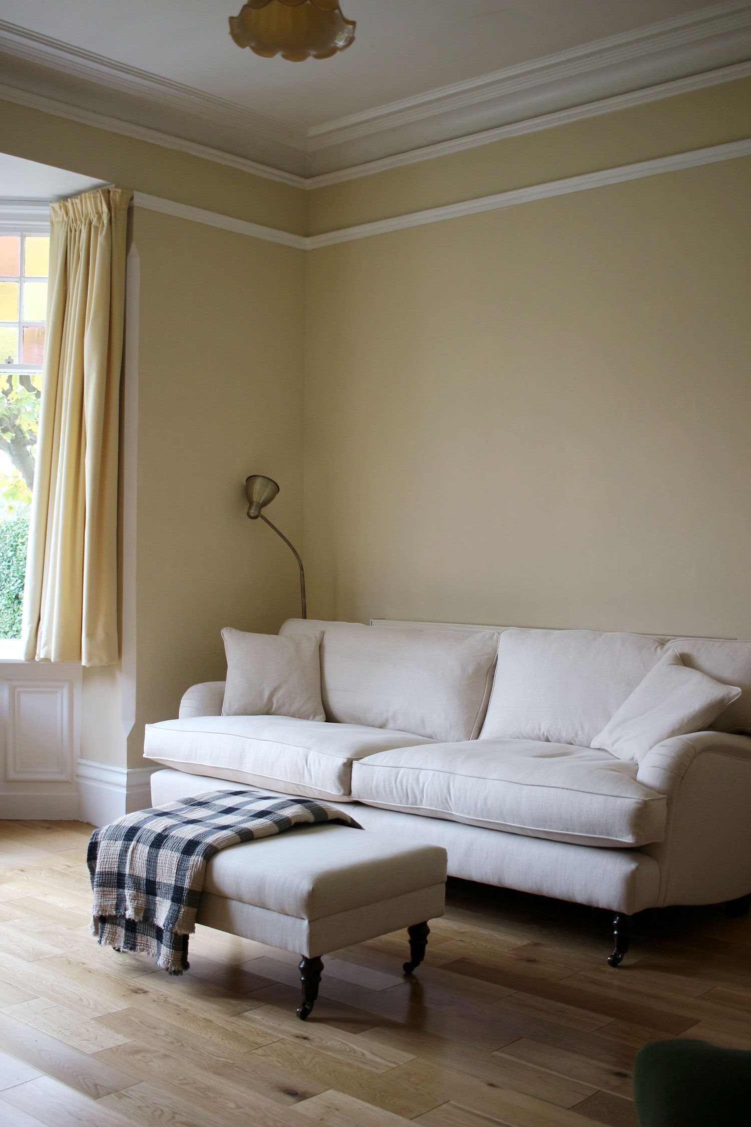 thelovecatsinc-livingroom-update-rustoleum-featherstone-1 thelovecatsinc-livingroom-update-rustoleum-featherstone-1