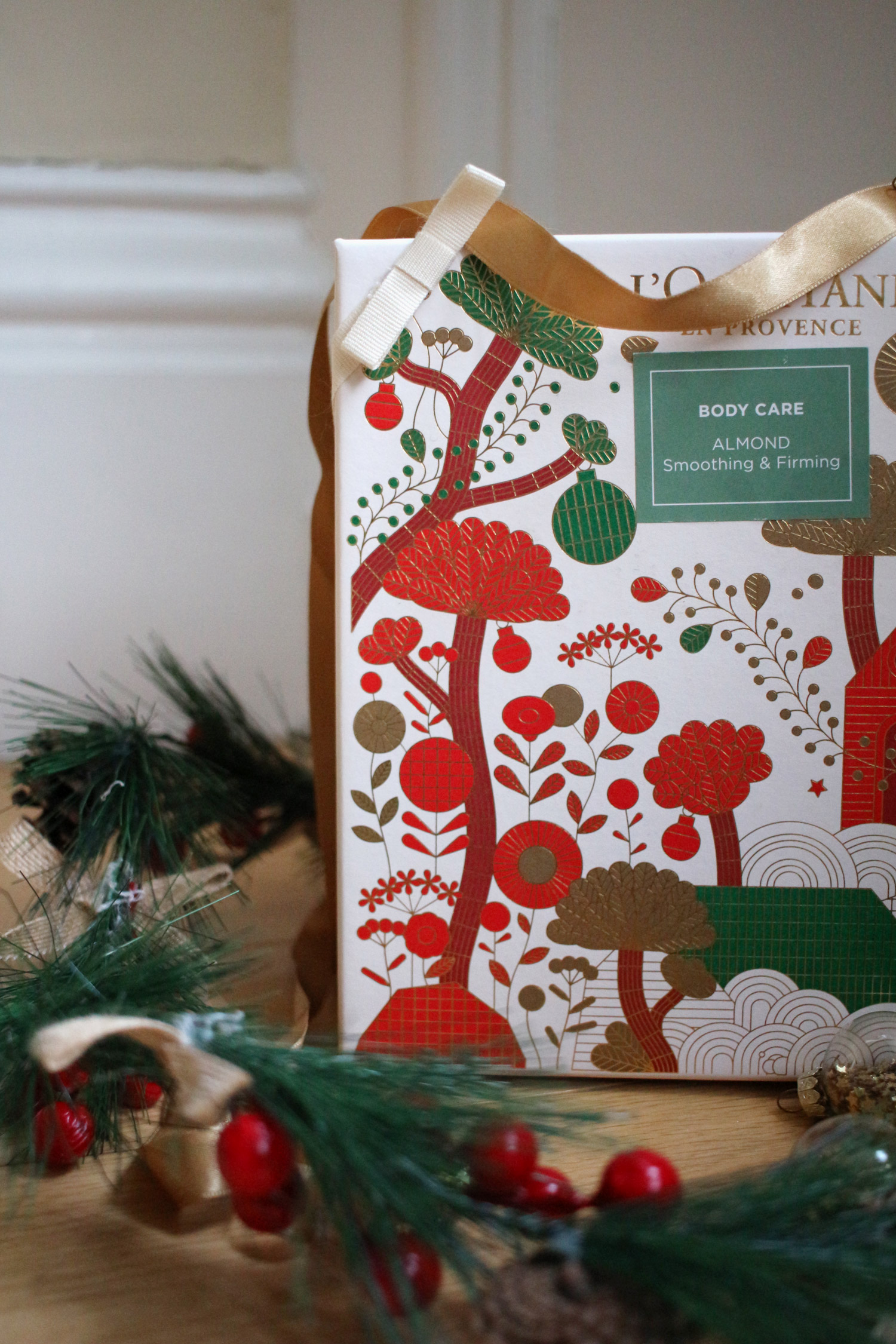 loccitane-almond-body-care-collection-christmas-gift-review-1 loccitane-almond-body-care-collection-christmas-gift-review-1