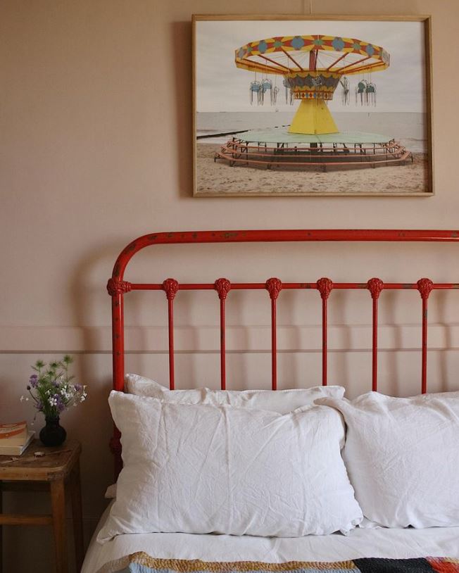 Using red in interiors red metal bedframe bed ideas